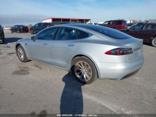 Photo 2 VIN: 5YJSA1E22JF272798 - TESLA MODEL S 