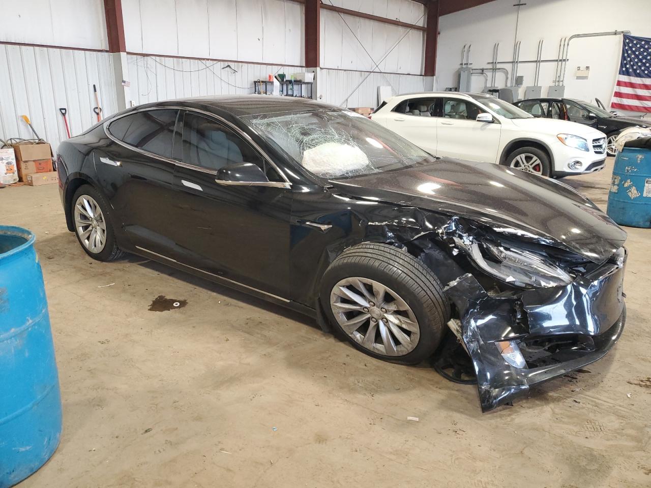 Photo 3 VIN: 5YJSA1E22KF306790 - TESLA MODEL S 