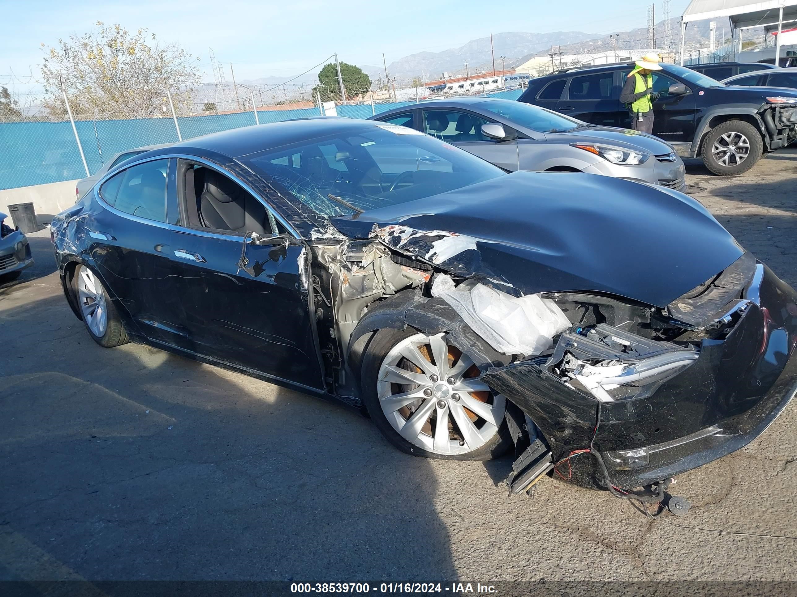 Photo 0 VIN: 5YJSA1E23HF230456 - TESLA MODEL S 