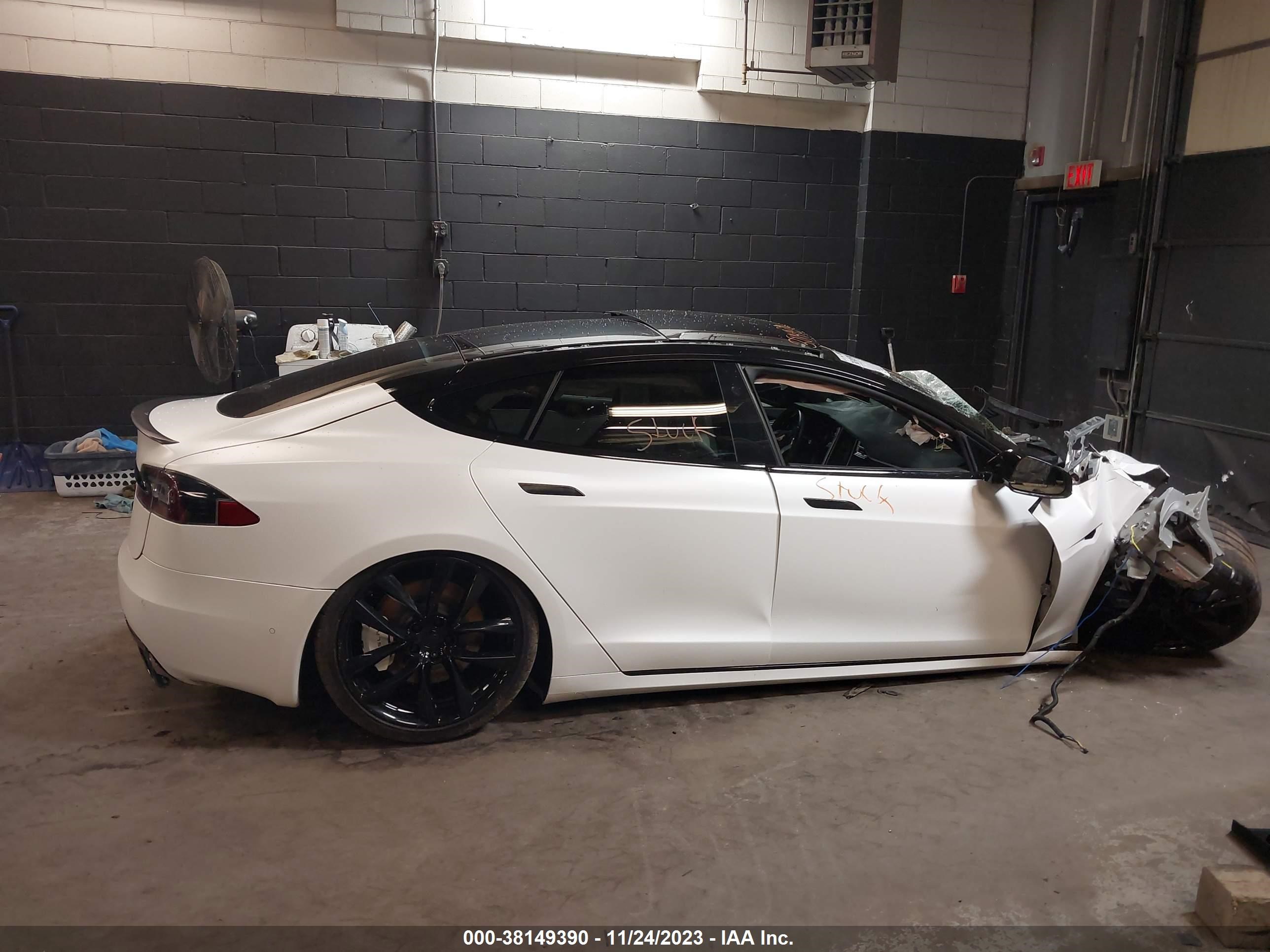 Photo 11 VIN: 5YJSA1E23JF244878 - TESLA MODEL S 