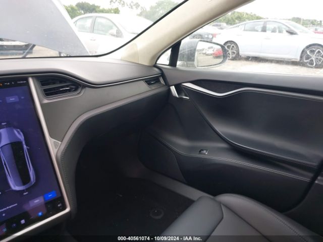 Photo 4 VIN: 5YJSA1E23JF269716 - TESLA MODEL S 