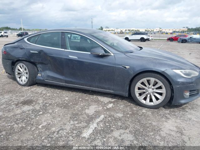 Photo 5 VIN: 5YJSA1E23JF269716 - TESLA MODEL S 