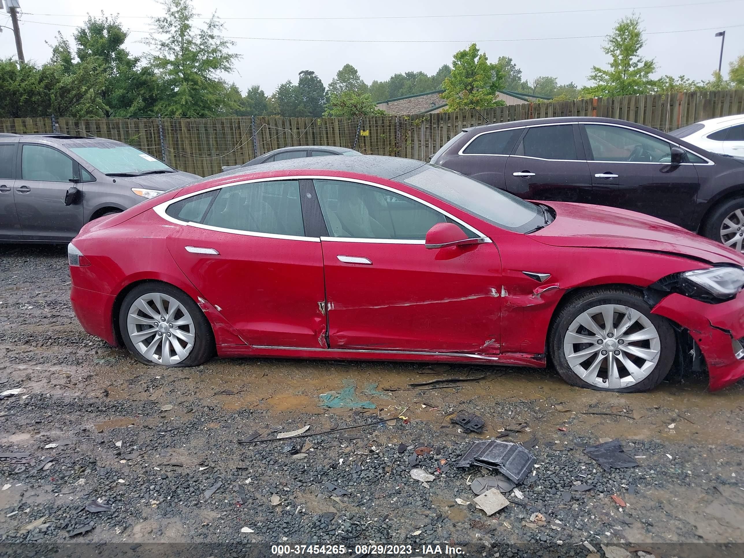 Photo 10 VIN: 5YJSA1E23KF333237 - TESLA MODEL S 