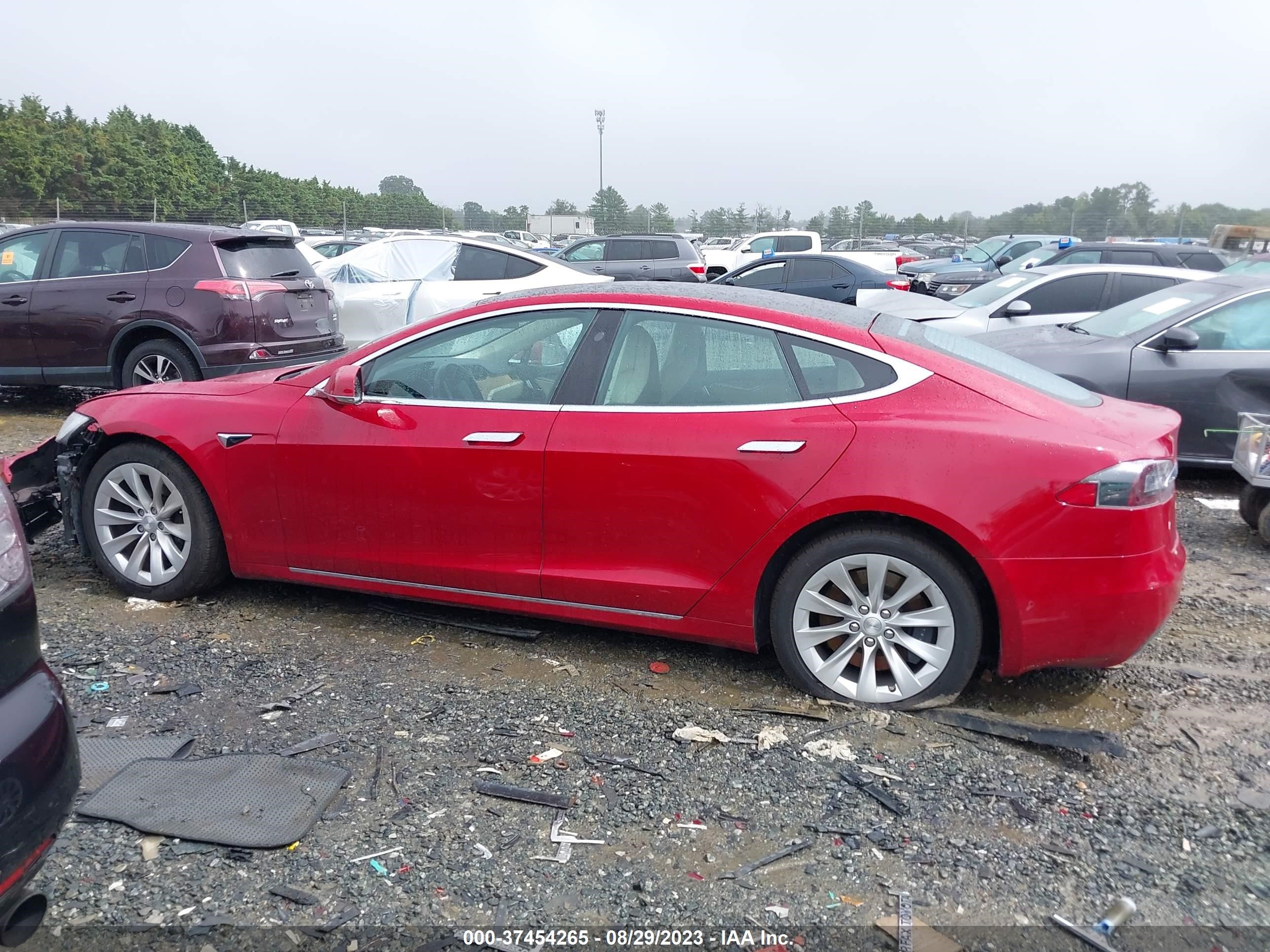 Photo 11 VIN: 5YJSA1E23KF333237 - TESLA MODEL S 