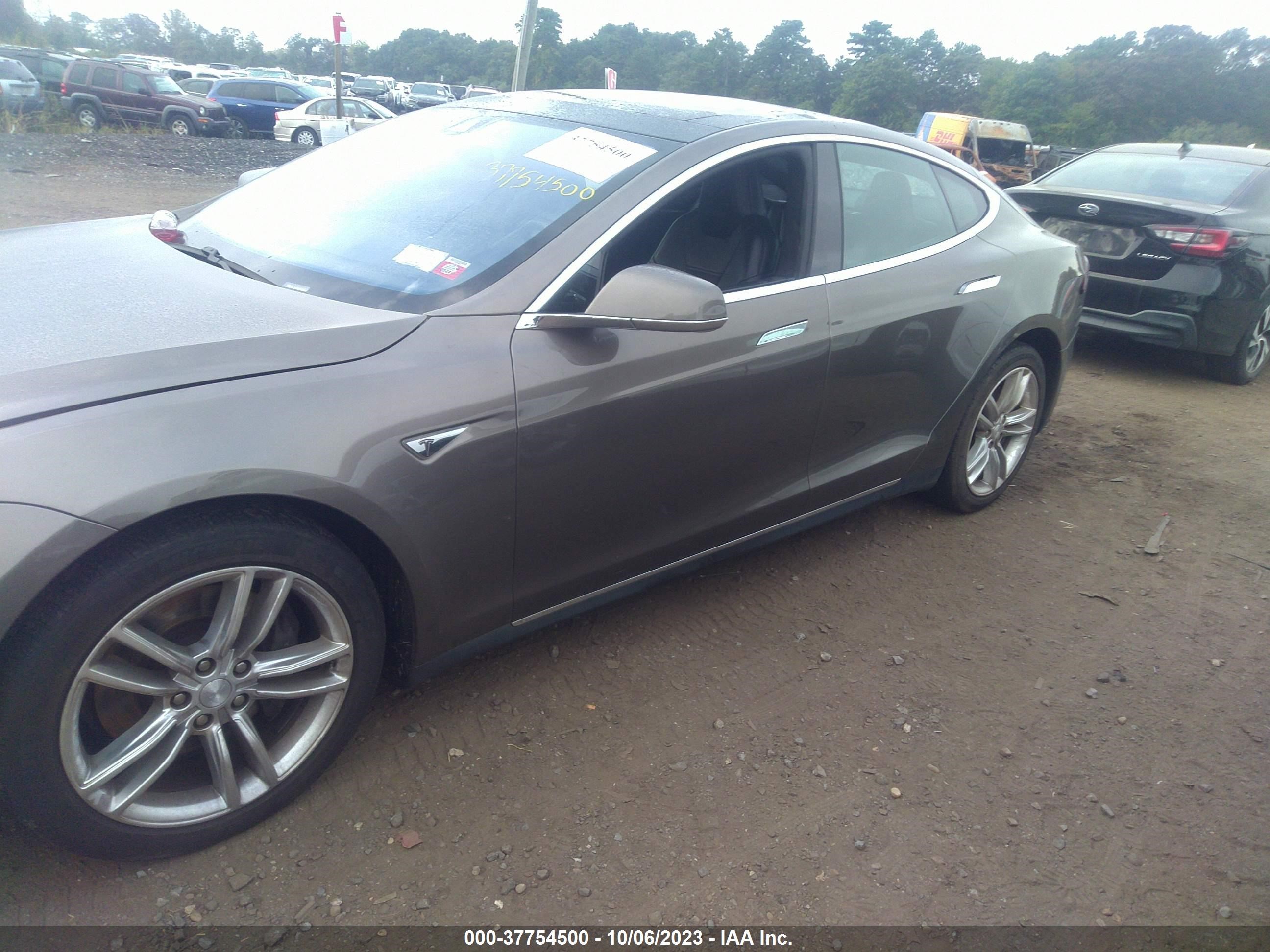 Photo 12 VIN: 5YJSA1E24FF118813 - TESLA MODEL S 