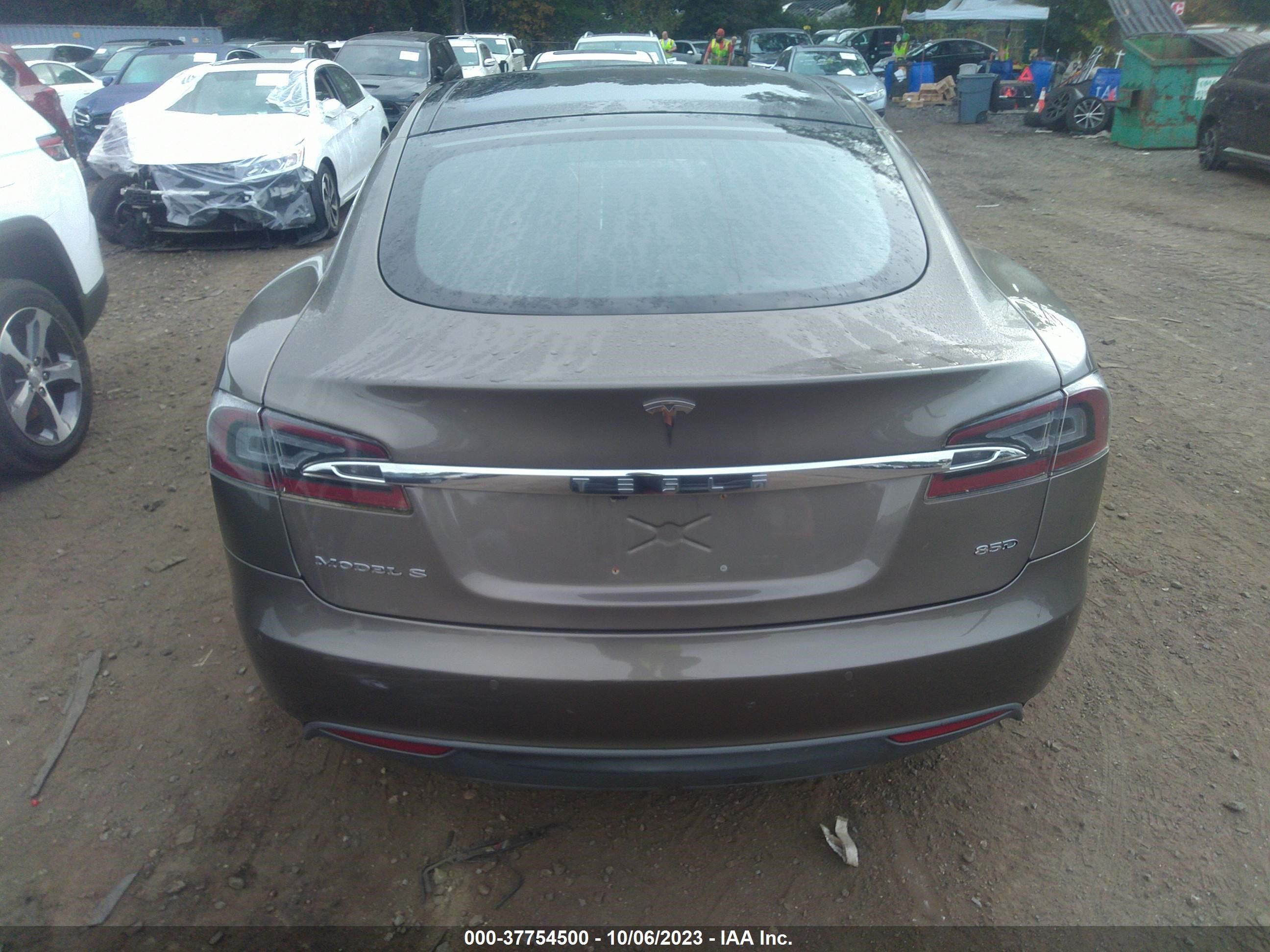 Photo 14 VIN: 5YJSA1E24FF118813 - TESLA MODEL S 