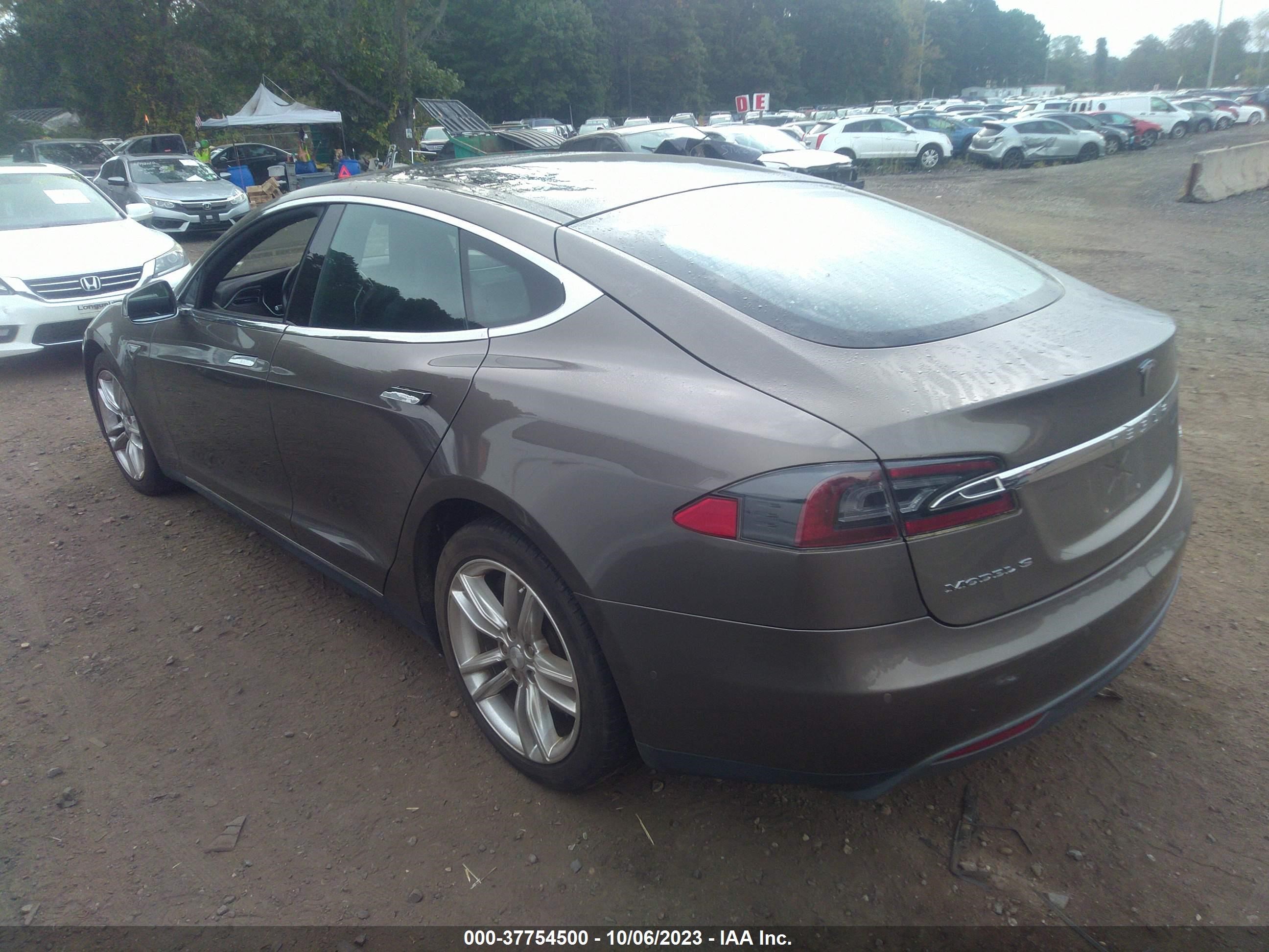 Photo 2 VIN: 5YJSA1E24FF118813 - TESLA MODEL S 