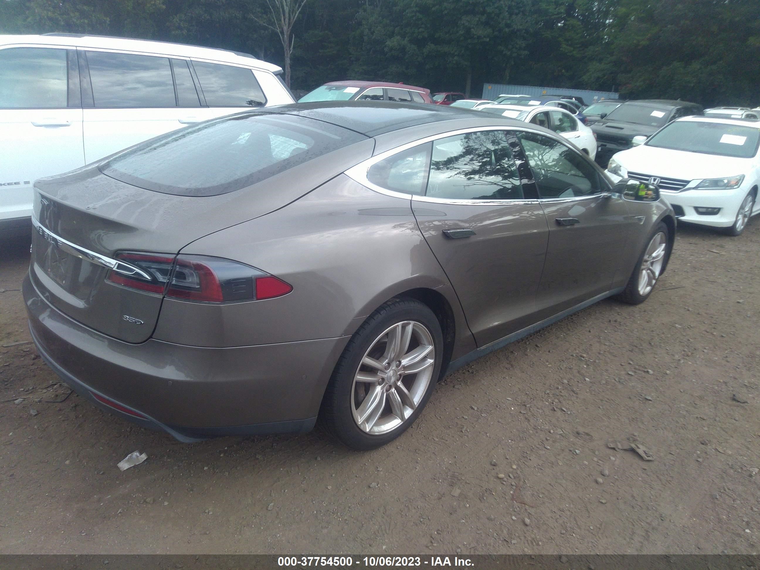 Photo 3 VIN: 5YJSA1E24FF118813 - TESLA MODEL S 