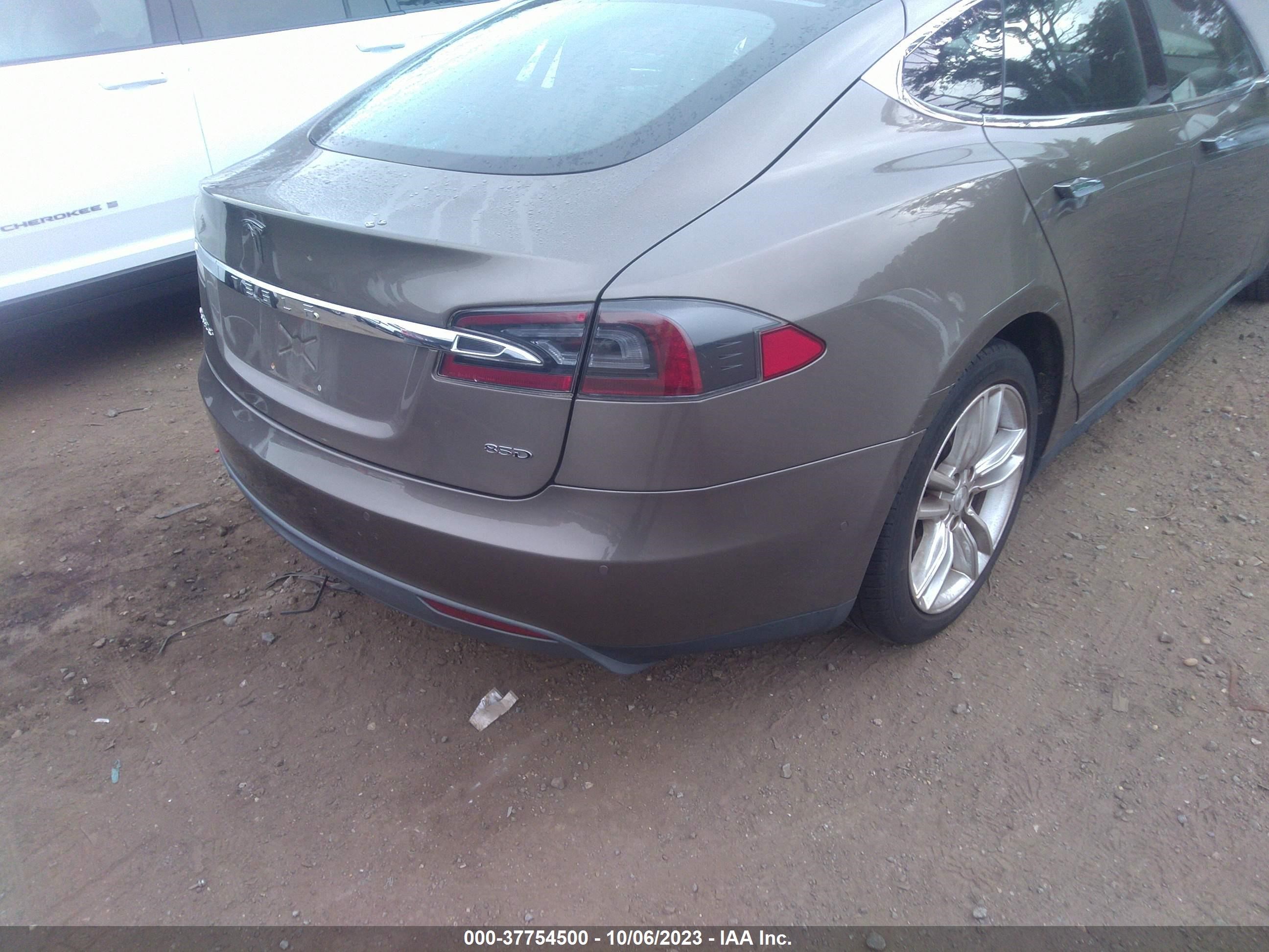 Photo 5 VIN: 5YJSA1E24FF118813 - TESLA MODEL S 