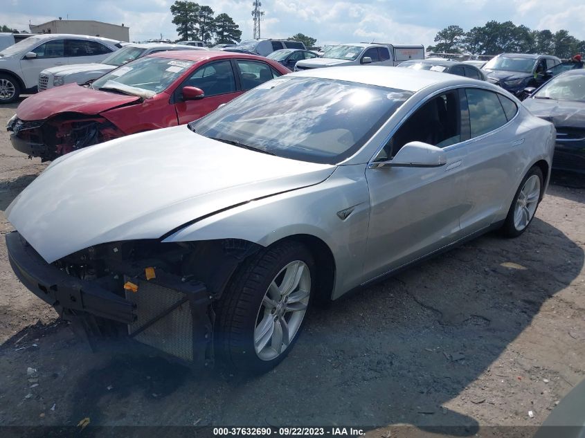 Photo 13 VIN: 5YJSA1E24GF123897 - TESLA MODEL S 