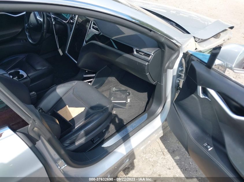 Photo 4 VIN: 5YJSA1E24GF123897 - TESLA MODEL S 