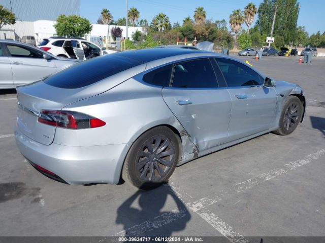 Photo 3 VIN: 5YJSA1E24JF281941 - TESLA MODEL S 