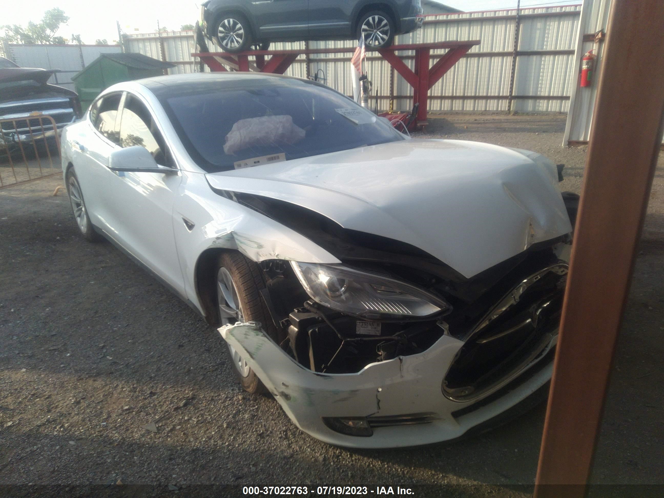 Photo 0 VIN: 5YJSA1E25GF135377 - TESLA MODEL S 