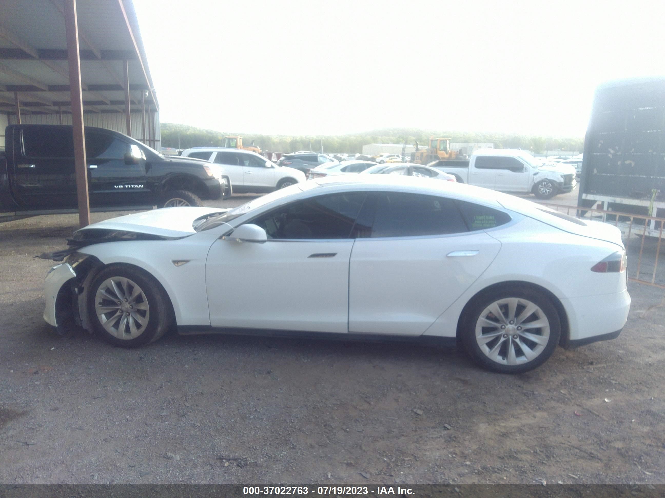 Photo 11 VIN: 5YJSA1E25GF135377 - TESLA MODEL S 