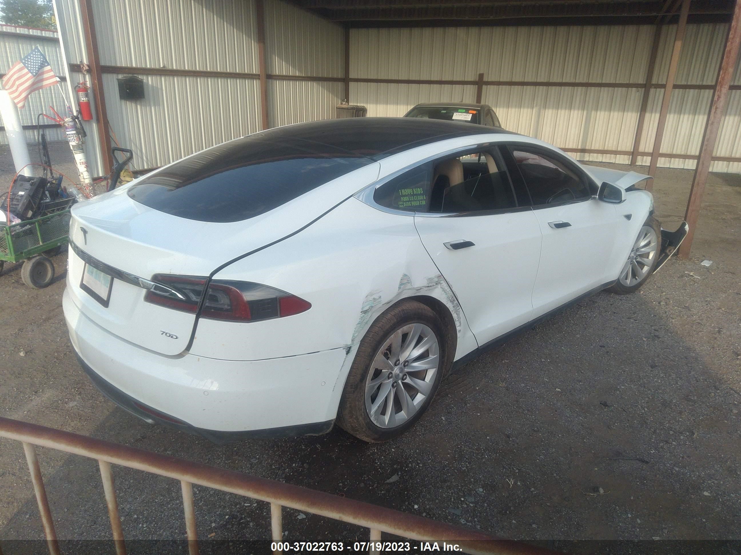 Photo 3 VIN: 5YJSA1E25GF135377 - TESLA MODEL S 