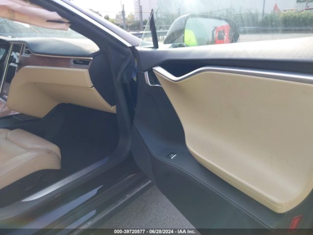 Photo 4 VIN: 5YJSA1E27HF186509 - TESLA MODEL S 