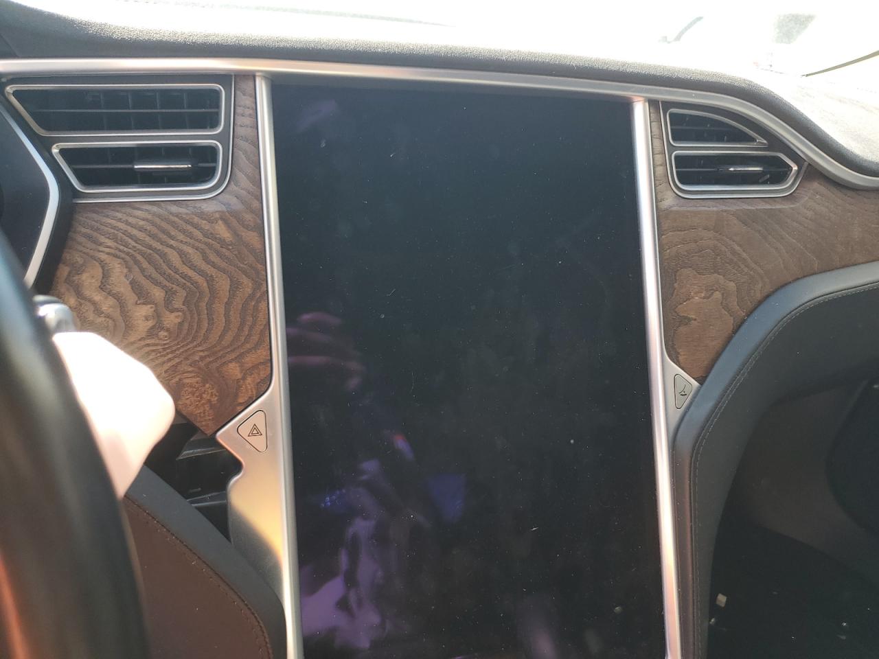 Photo 8 VIN: 5YJSA1E27HF190446 - TESLA MODEL S 