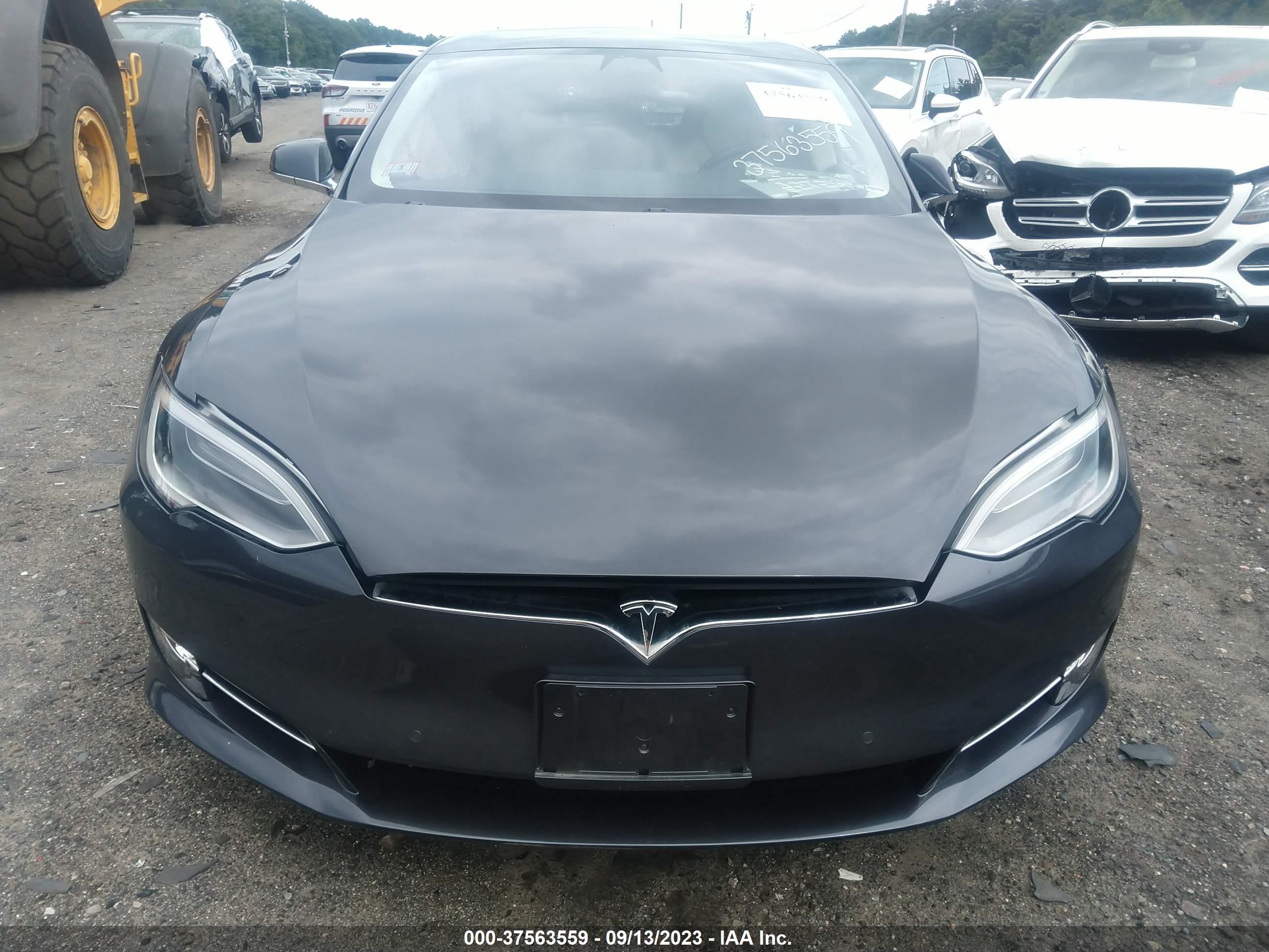 Photo 10 VIN: 5YJSA1E27JF284798 - TESLA MODEL S 