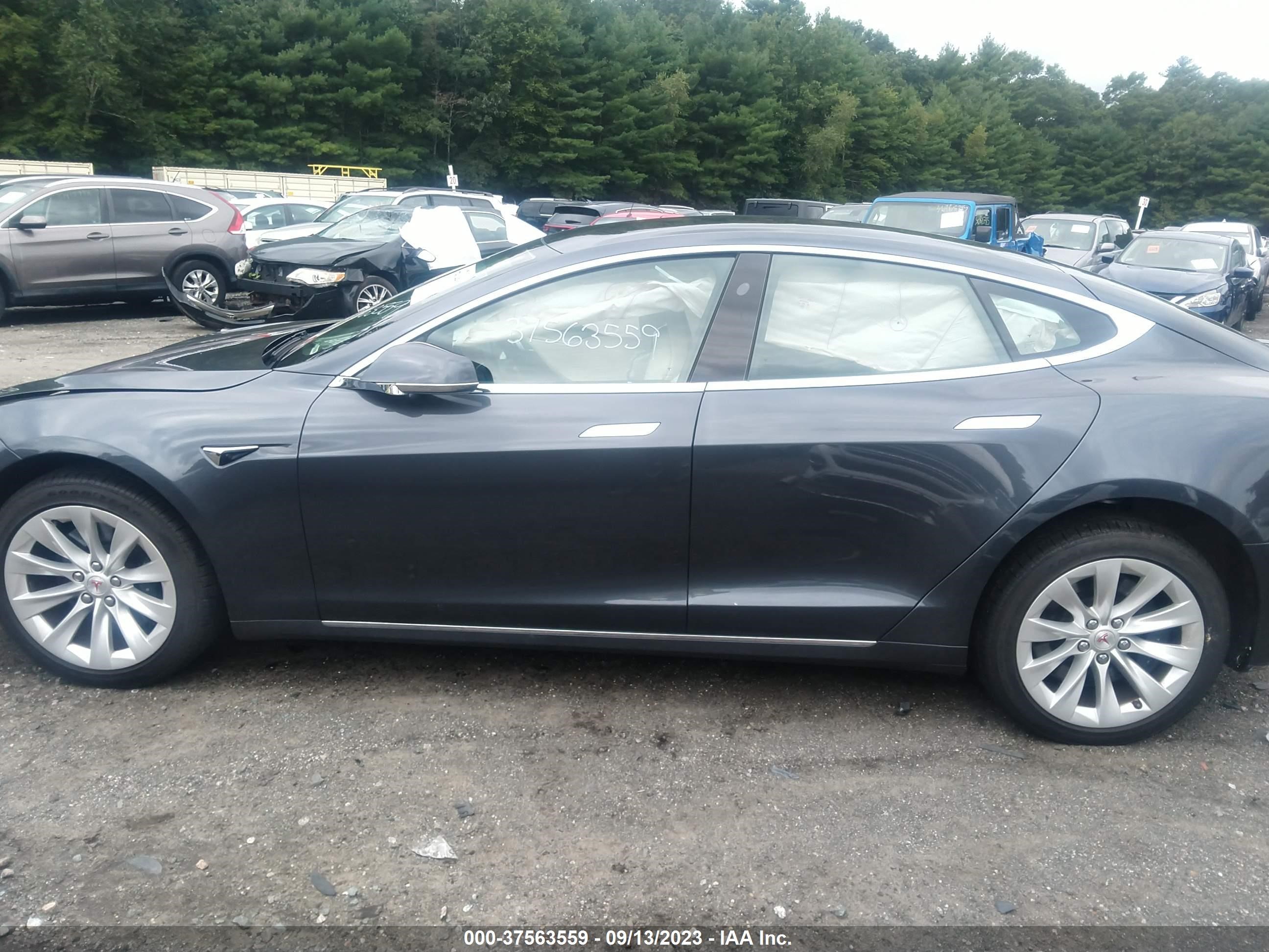 Photo 12 VIN: 5YJSA1E27JF284798 - TESLA MODEL S 