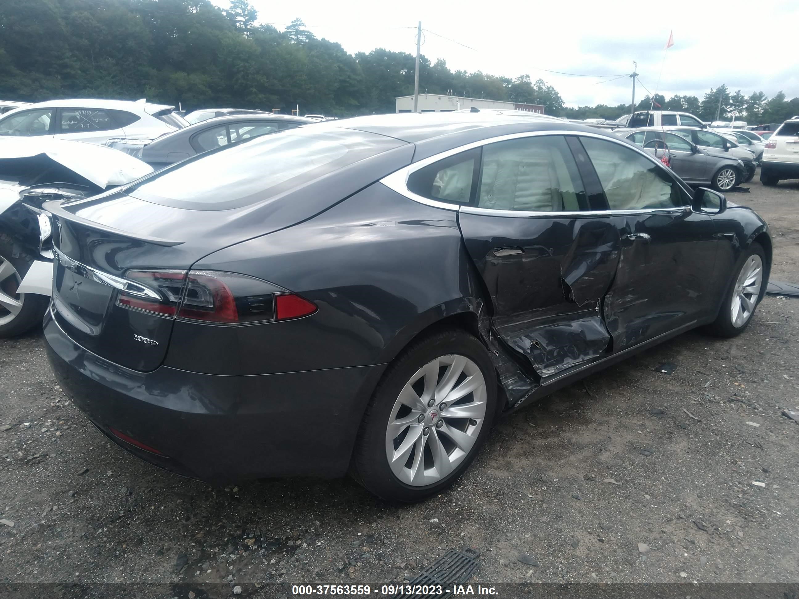 Photo 3 VIN: 5YJSA1E27JF284798 - TESLA MODEL S 