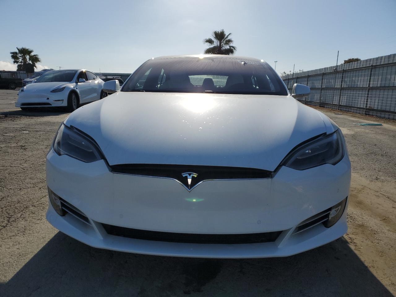 Photo 4 VIN: 5YJSA1E27KF308860 - TESLA MODEL S 