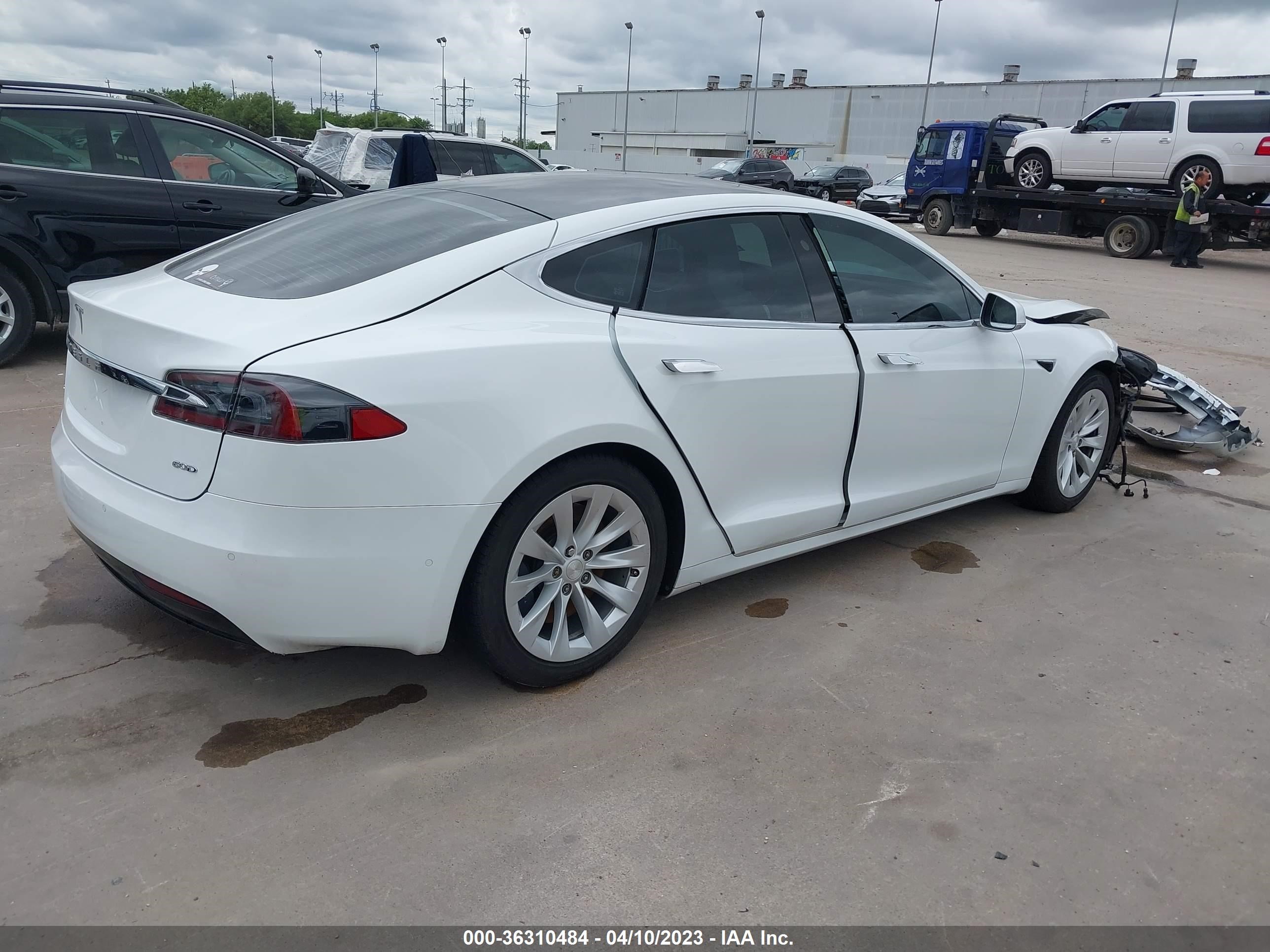 Photo 3 VIN: 5YJSA1E28HF178323 - TESLA MODEL S 