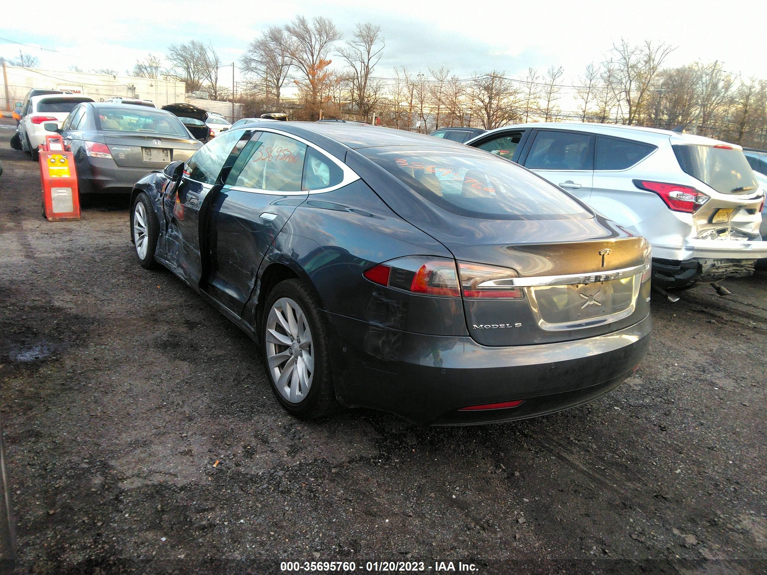 Photo 2 VIN: 5YJSA1E28HF187863 - TESLA MODEL S 