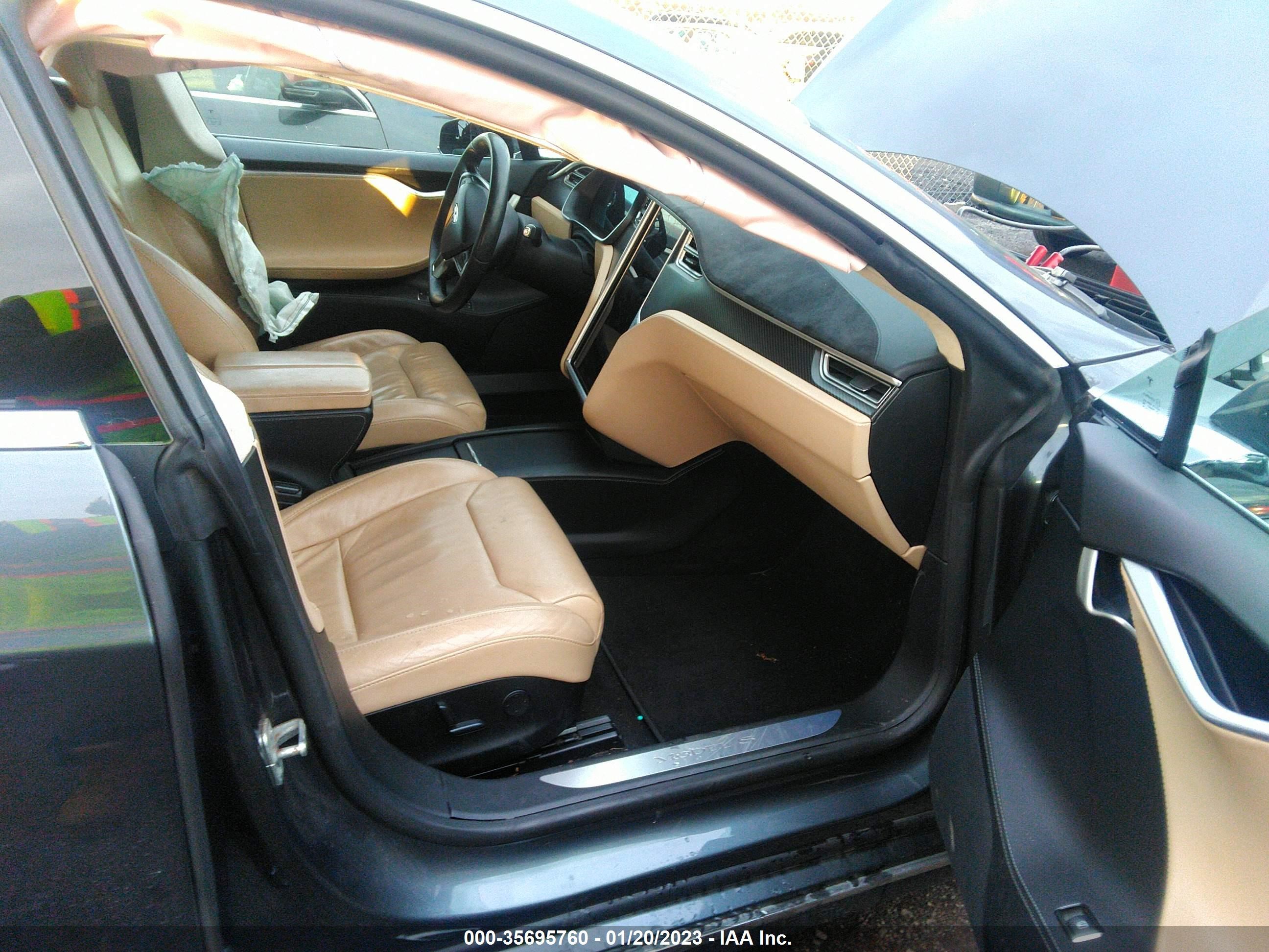 Photo 4 VIN: 5YJSA1E28HF187863 - TESLA MODEL S 