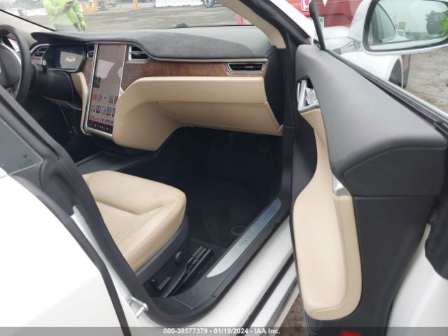 Photo 4 VIN: 5YJSA1E29GF169371 - TESLA MODEL S 