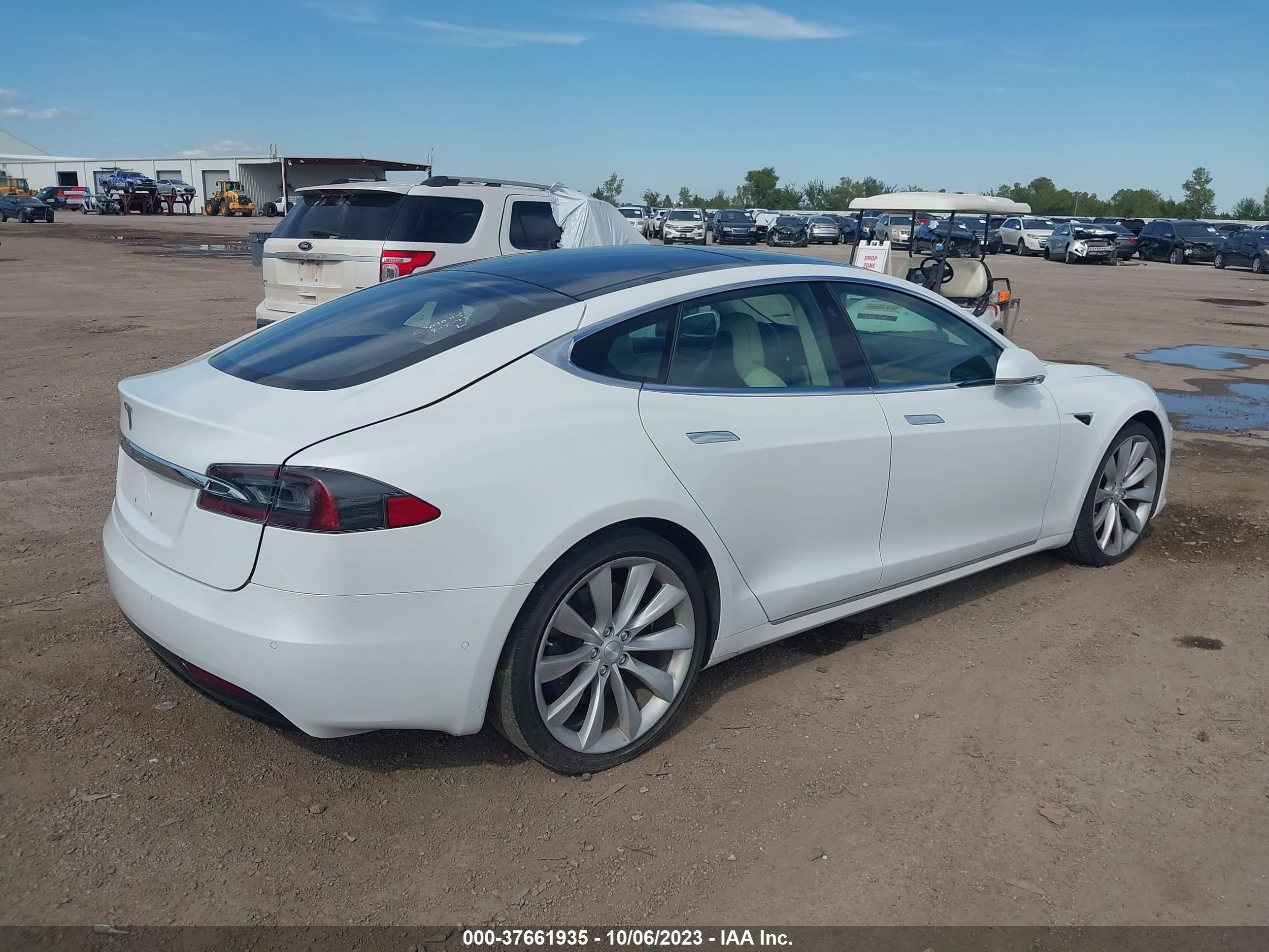 Photo 3 VIN: 5YJSA1E29JF275049 - TESLA MODEL S 