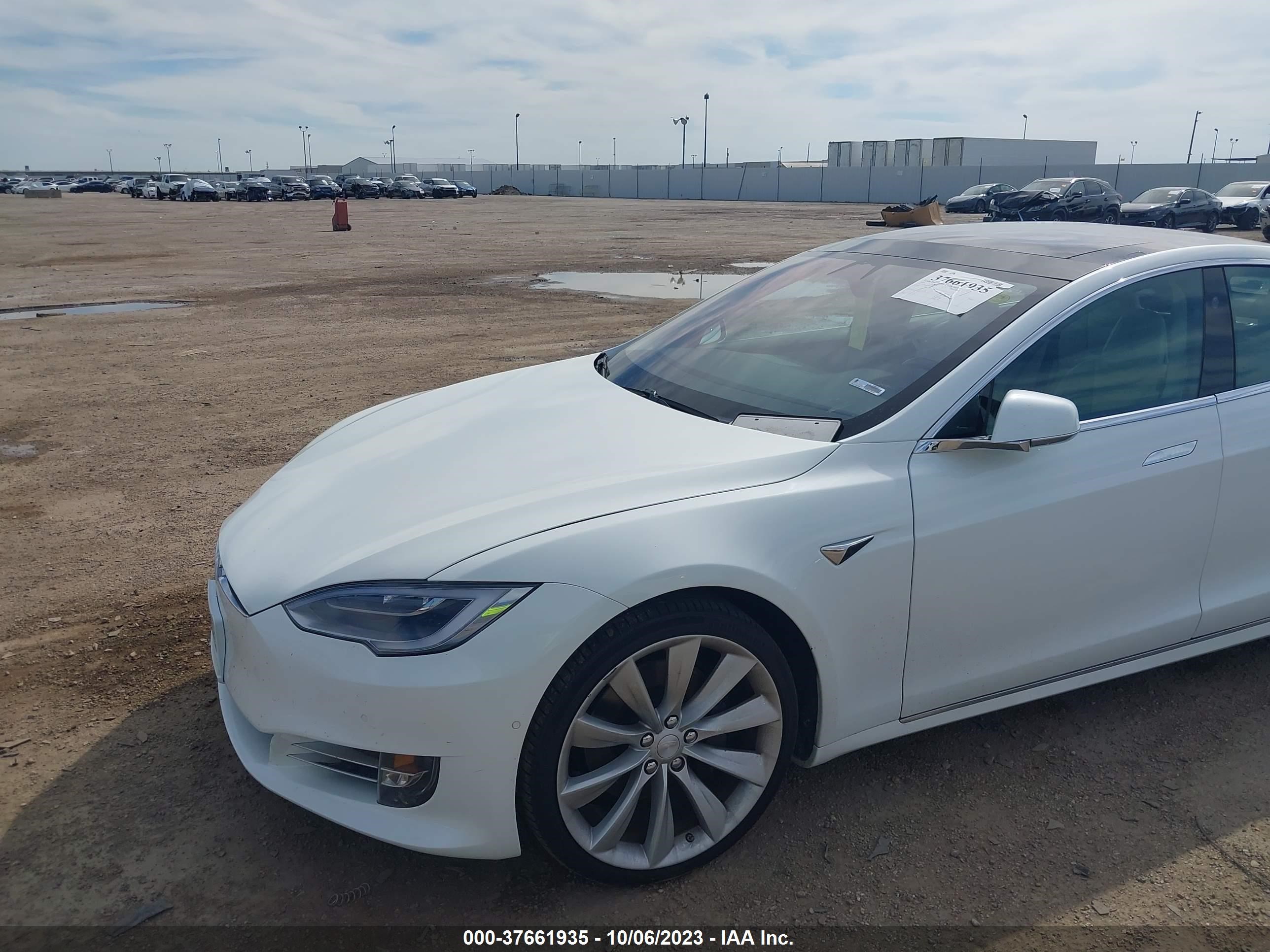 Photo 5 VIN: 5YJSA1E29JF275049 - TESLA MODEL S 