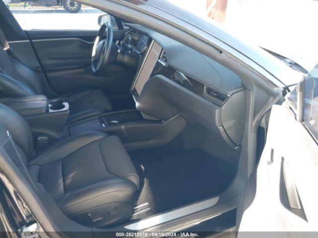 Photo 4 VIN: 5YJSA1E29JF288013 - TESLA MODEL S 