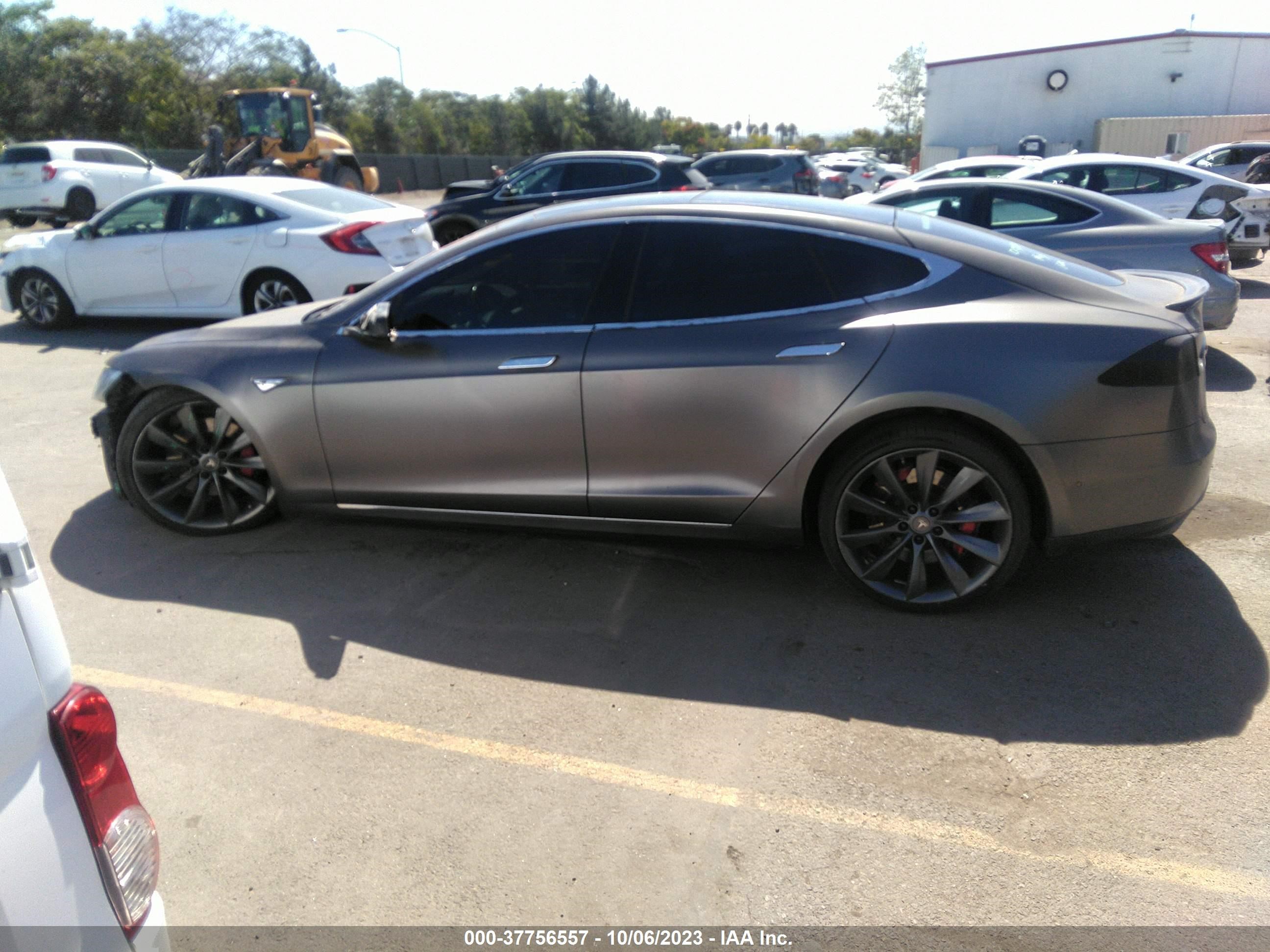 Photo 13 VIN: 5YJSA1E2XFF105192 - TESLA MODEL S 