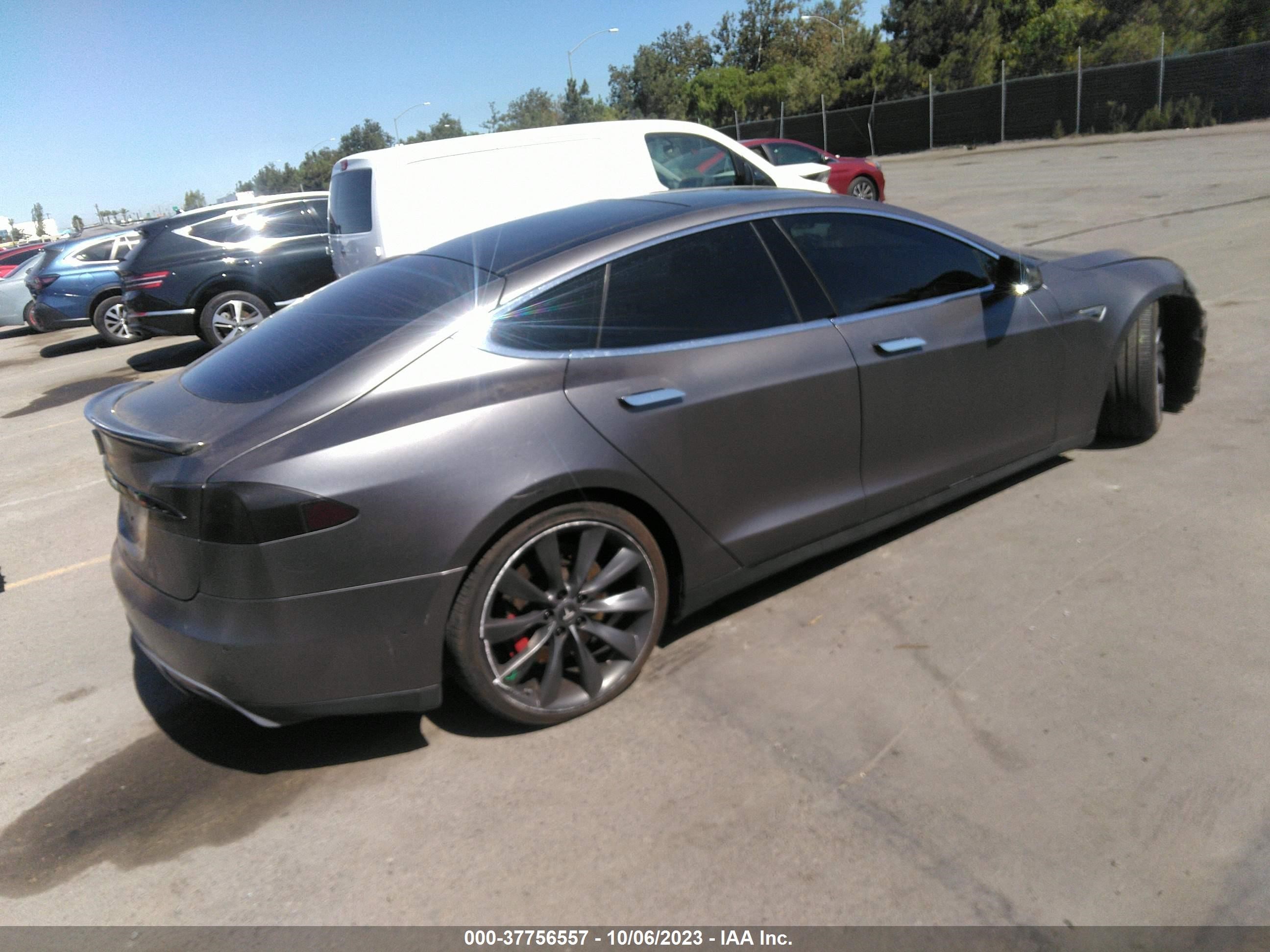 Photo 3 VIN: 5YJSA1E2XFF105192 - TESLA MODEL S 