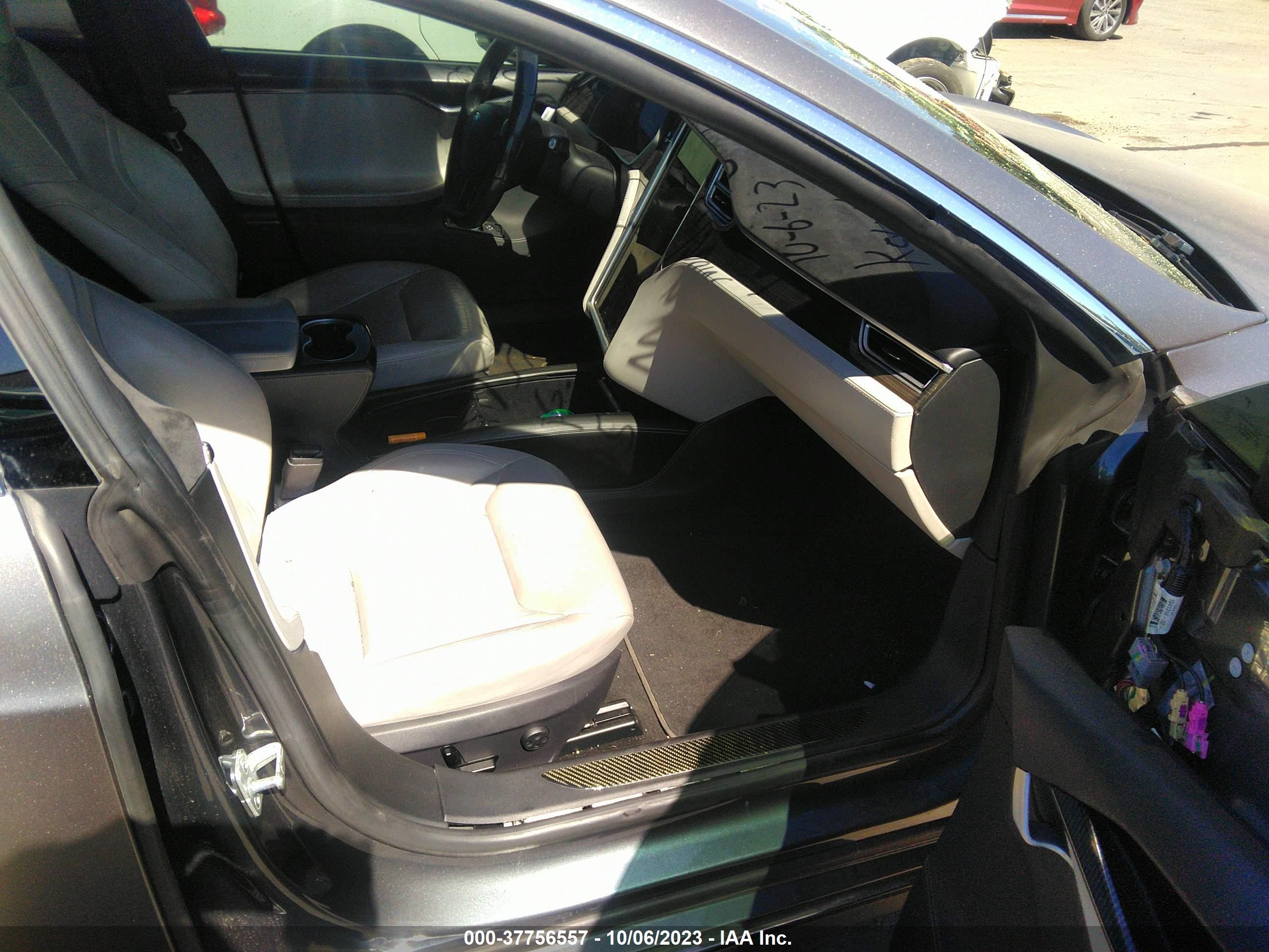 Photo 4 VIN: 5YJSA1E2XFF105192 - TESLA MODEL S 