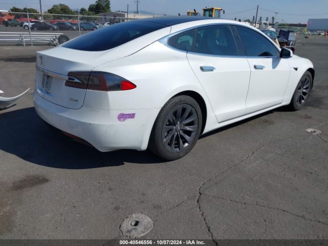 Photo 3 VIN: 5YJSA1E2XJF259040 - TESLA MODEL S 