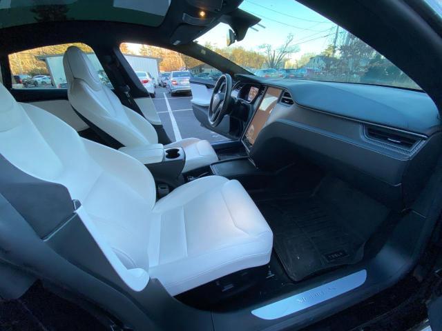 Photo 4 VIN: 5YJSA1E41KF337840 - TESLA MODEL S 