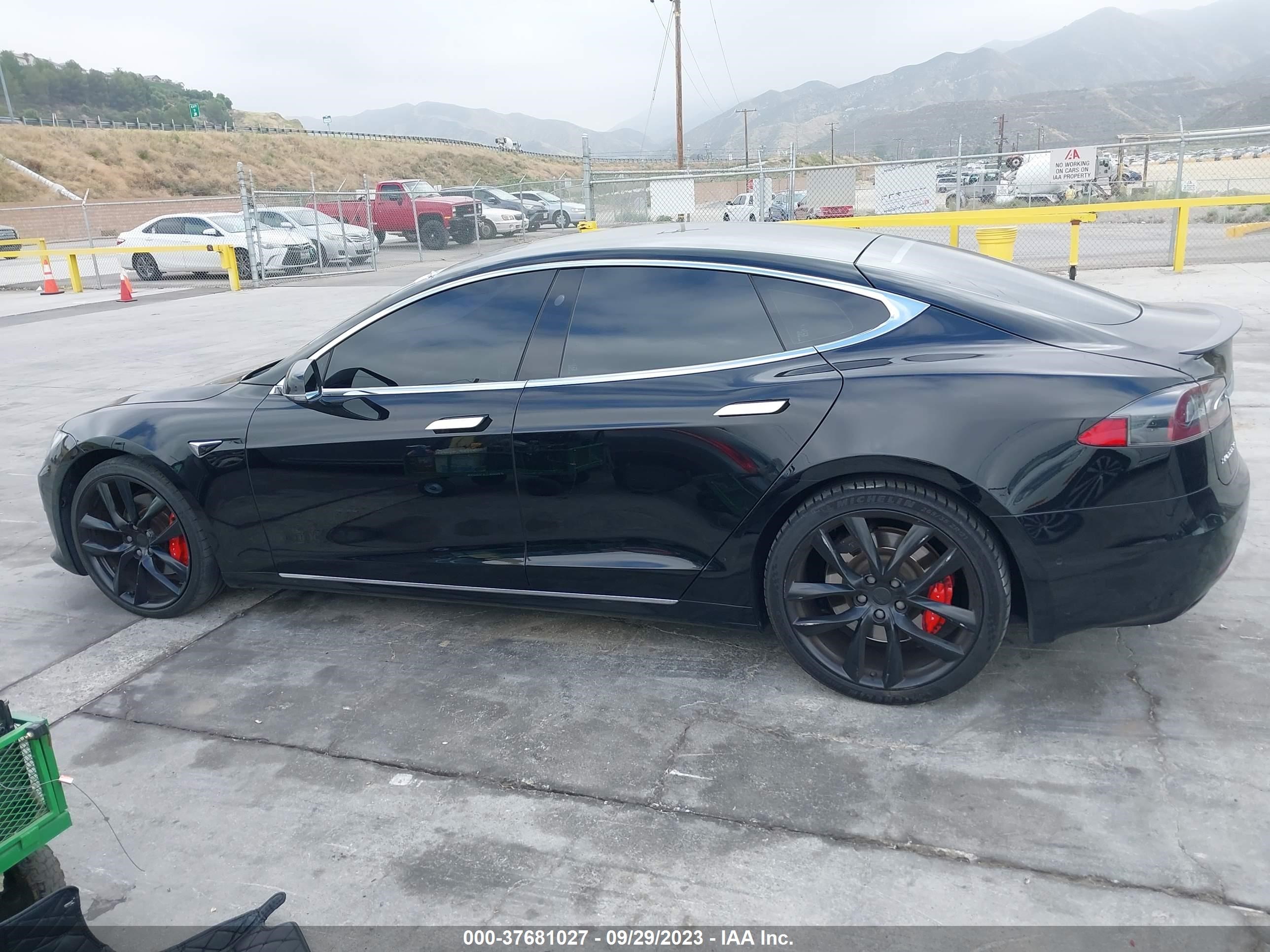 Photo 12 VIN: 5YJSA1E47JF282776 - TESLA MODEL S 