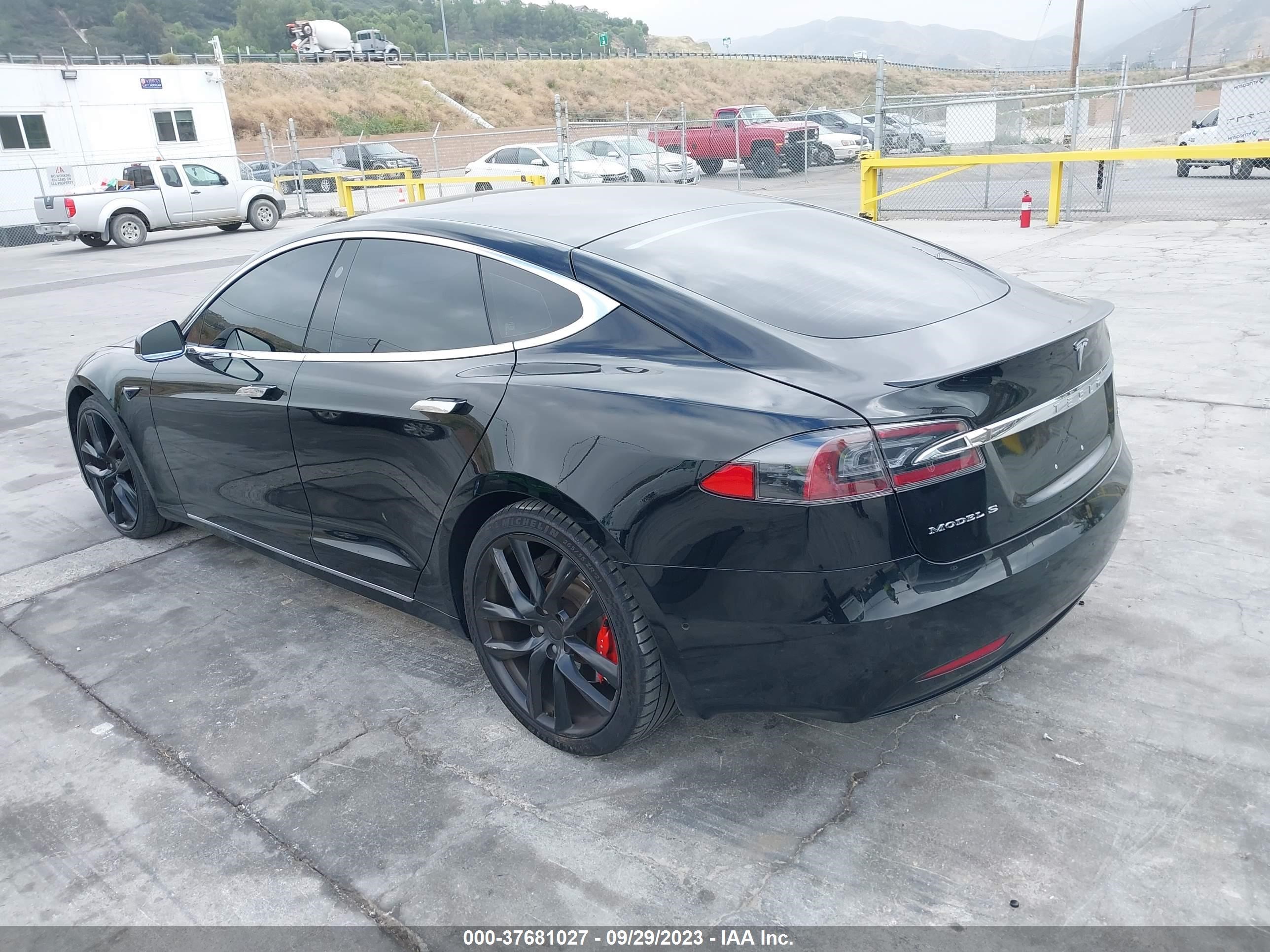 Photo 2 VIN: 5YJSA1E47JF282776 - TESLA MODEL S 