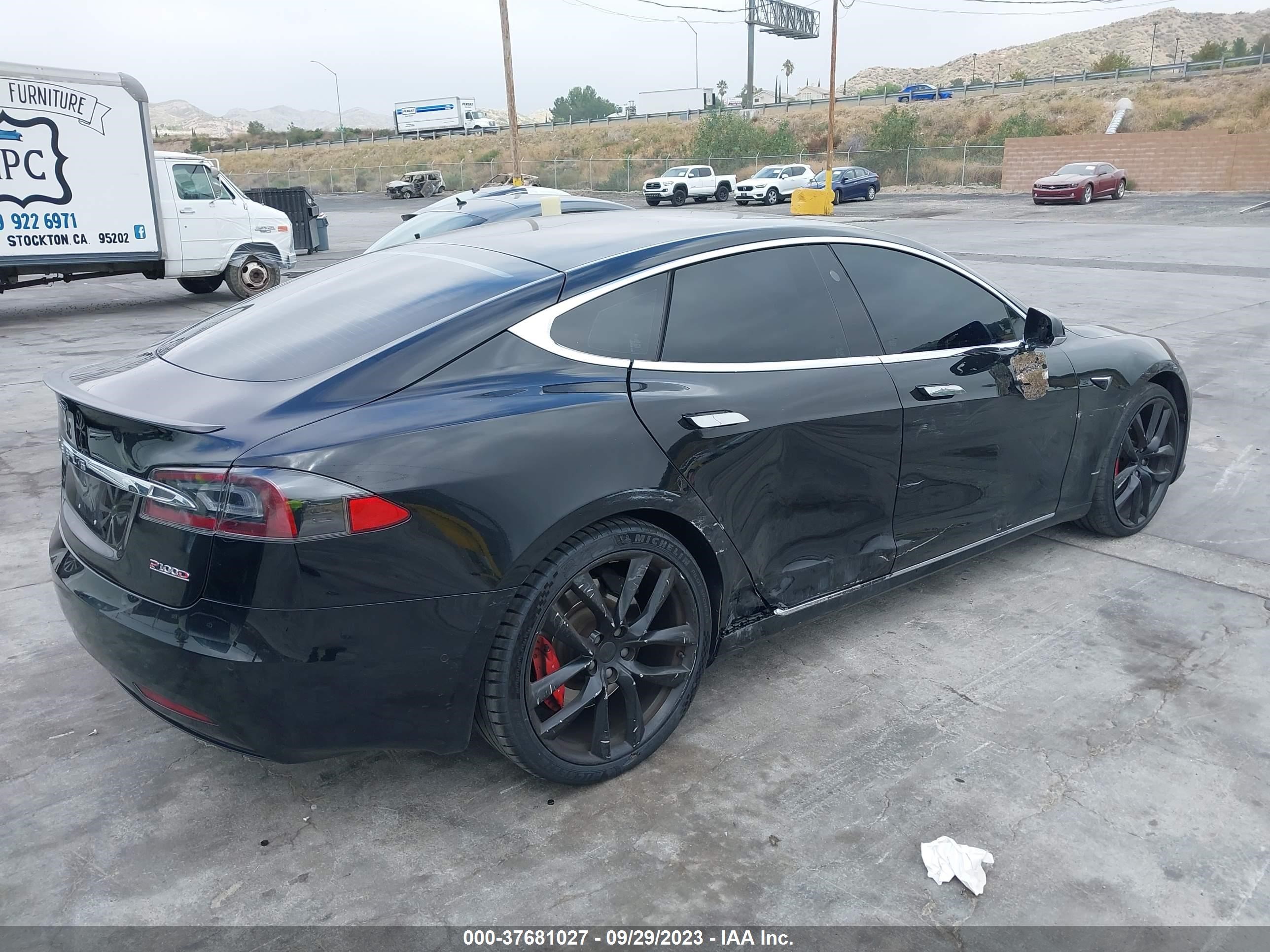 Photo 3 VIN: 5YJSA1E47JF282776 - TESLA MODEL S 