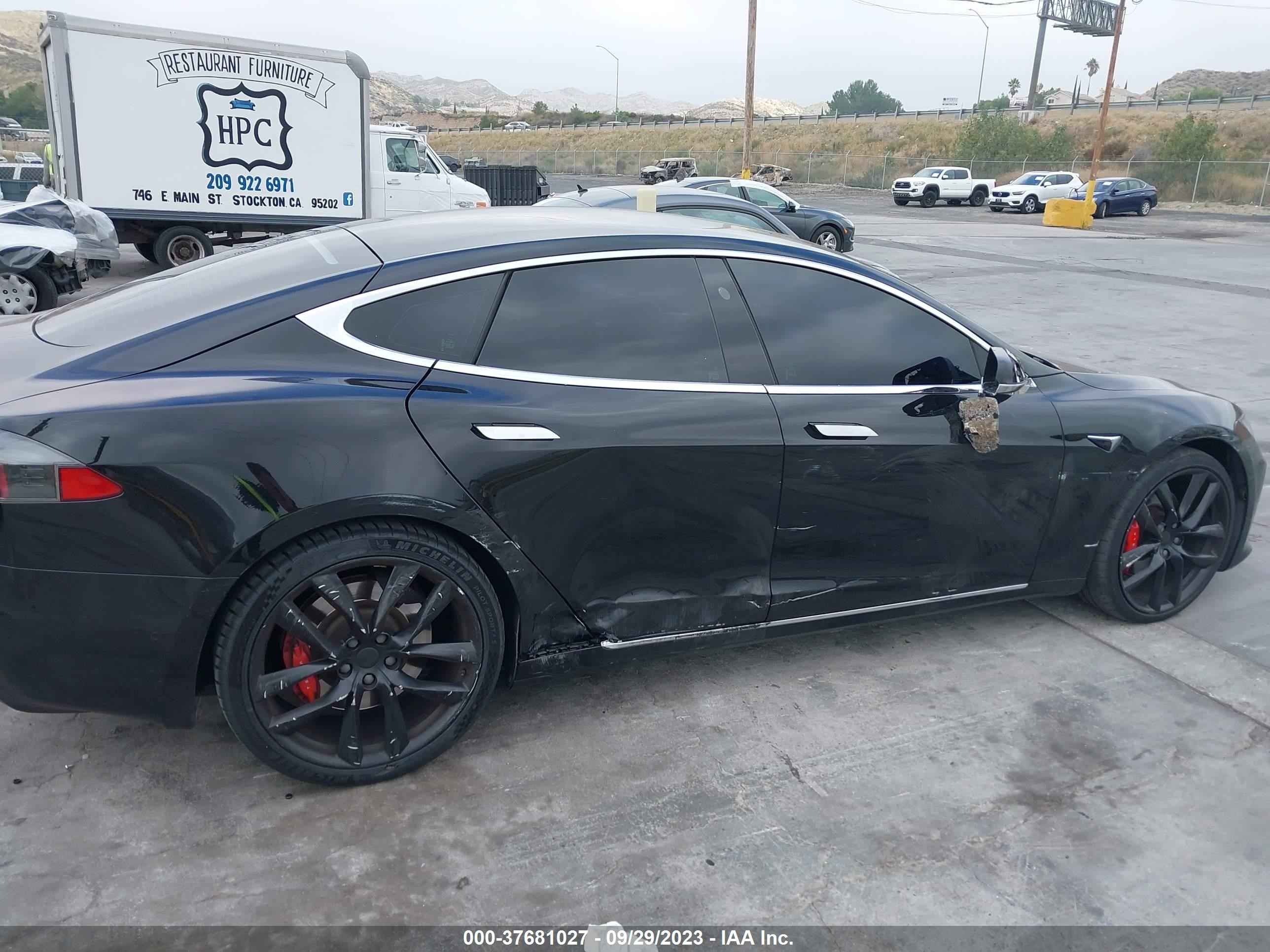 Photo 5 VIN: 5YJSA1E47JF282776 - TESLA MODEL S 