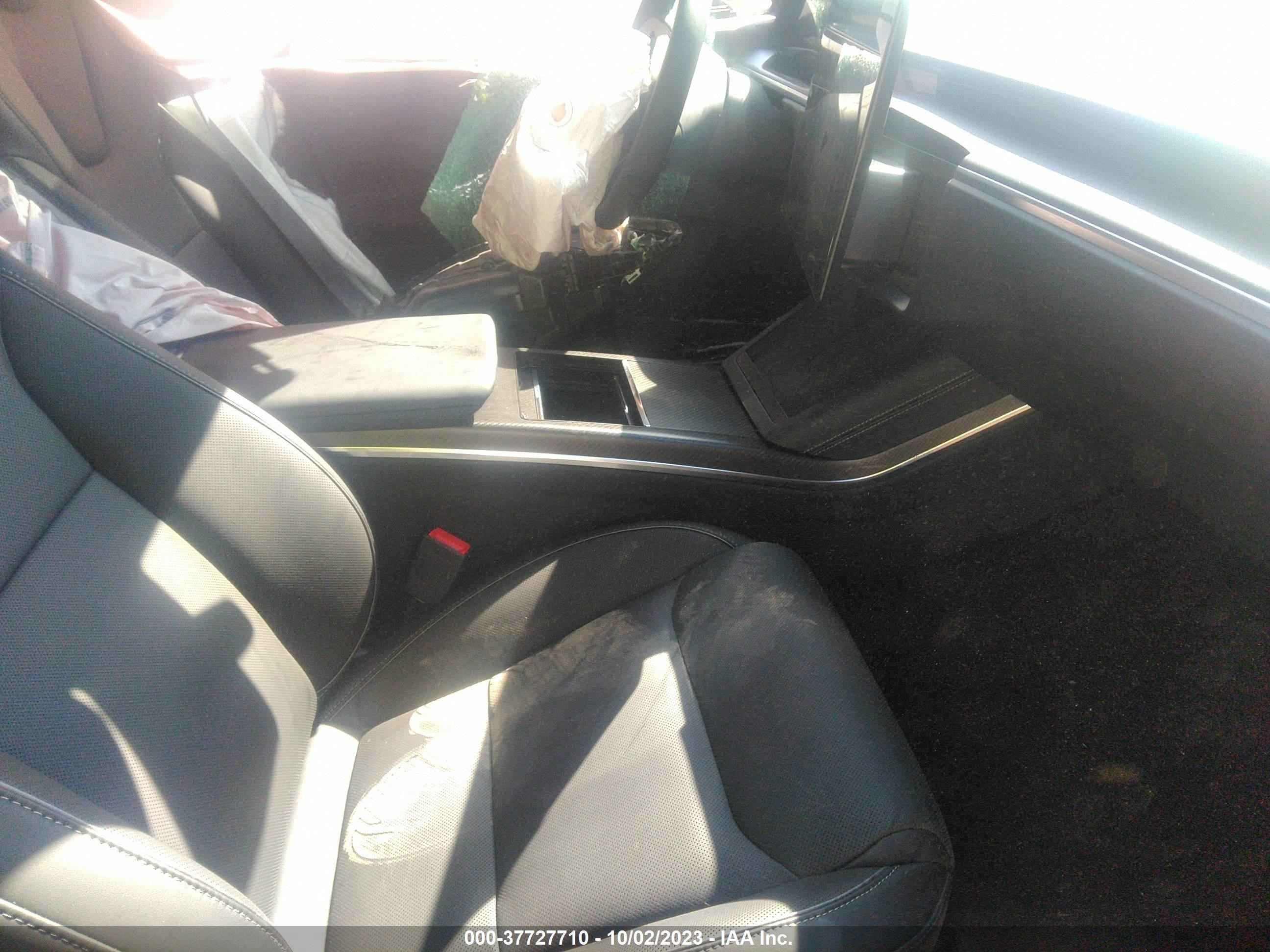 Photo 4 VIN: 5YJSA1E61PF518011 - TESLA MODEL S 