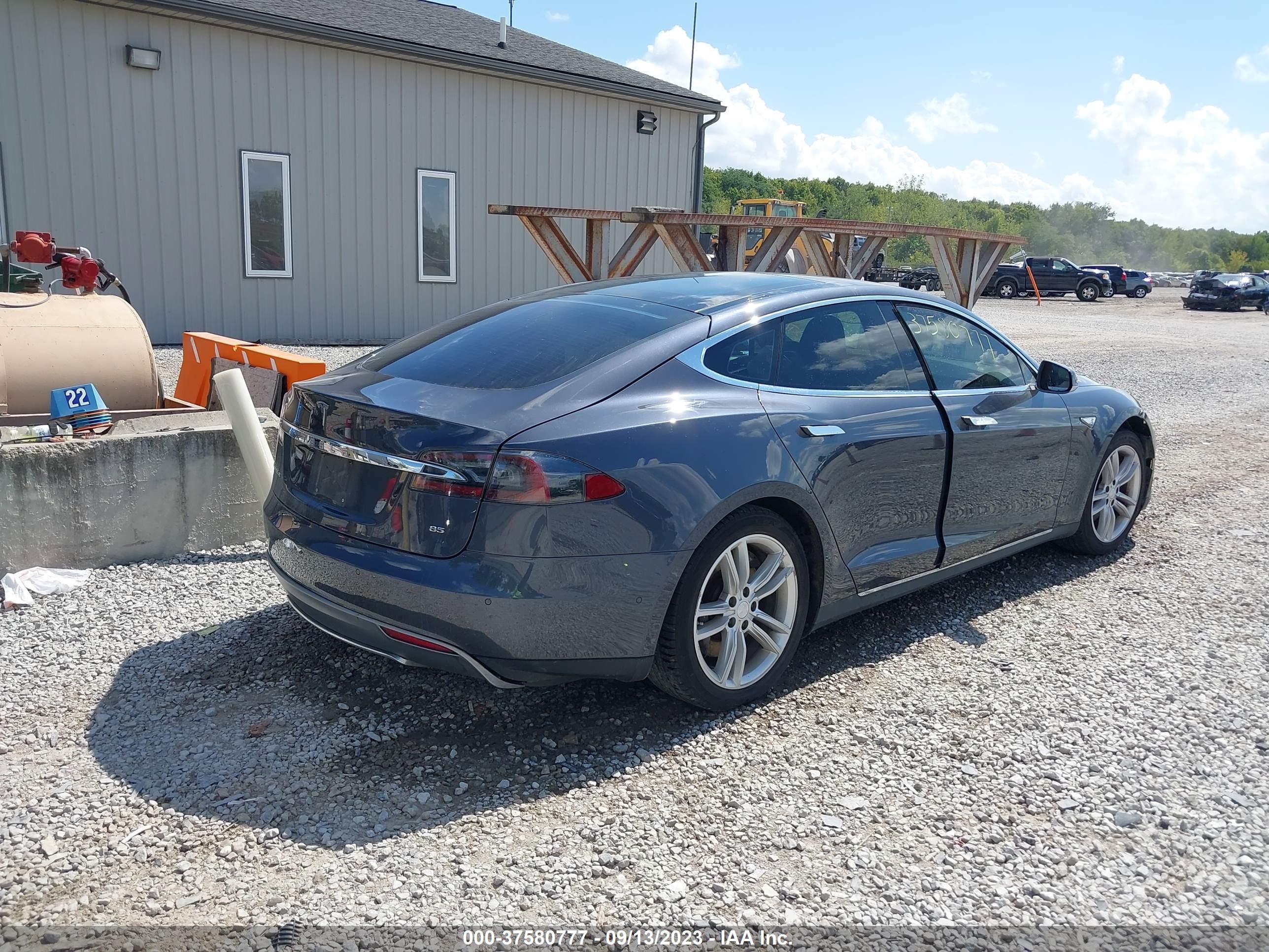 Photo 3 VIN: 5YJSA1H11FFP78844 - TESLA MODEL S 