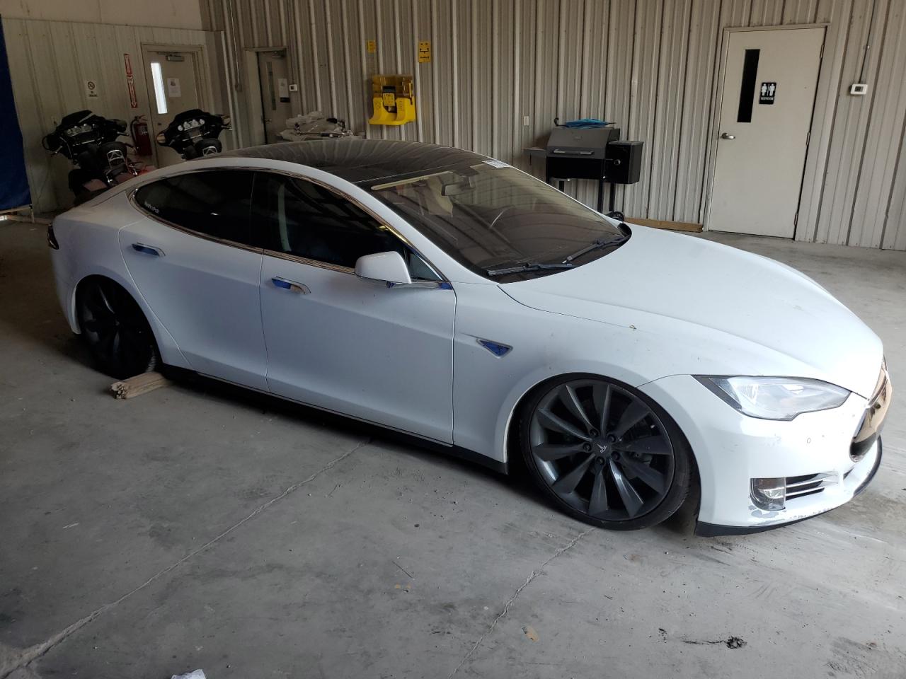 Photo 3 VIN: 5YJSA1H14EFP38272 - TESLA MODEL S 