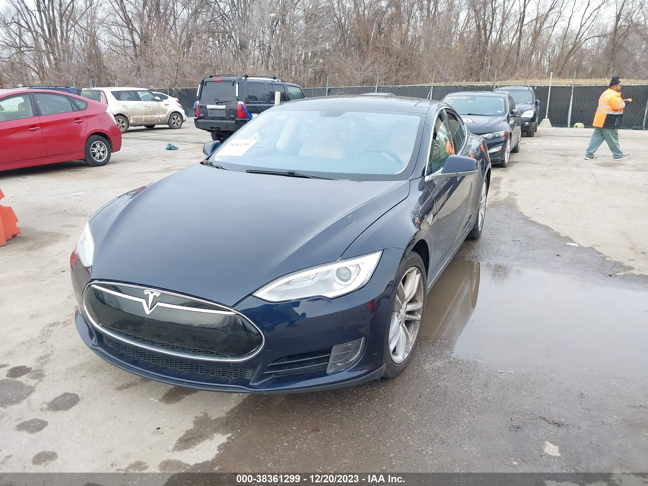 Photo 5 VIN: 5YJSA1H14EFP51135 - TESLA MODEL S 