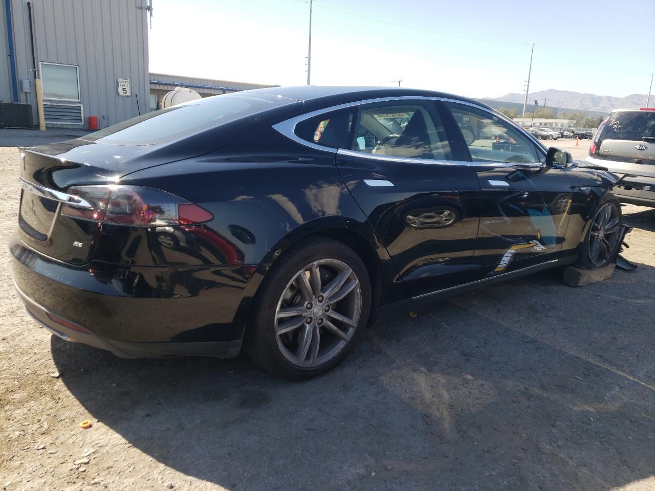 Photo 2 VIN: 5YJSA1H17EFP32773 - TESLA MODEL S 