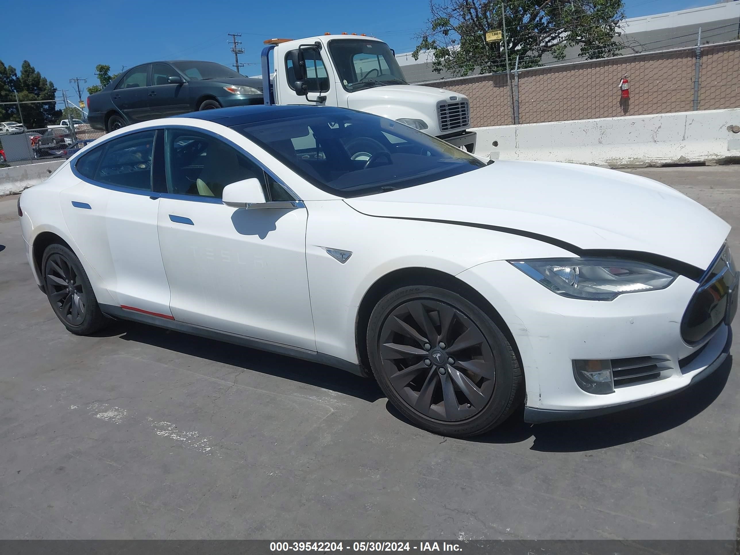 Photo 0 VIN: 5YJSA1H17EFP37794 - TESLA MODEL S 