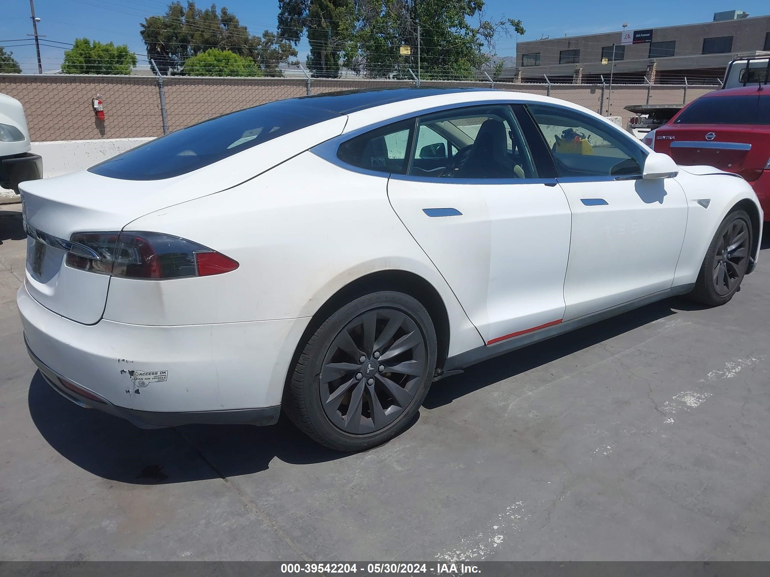 Photo 3 VIN: 5YJSA1H17EFP37794 - TESLA MODEL S 