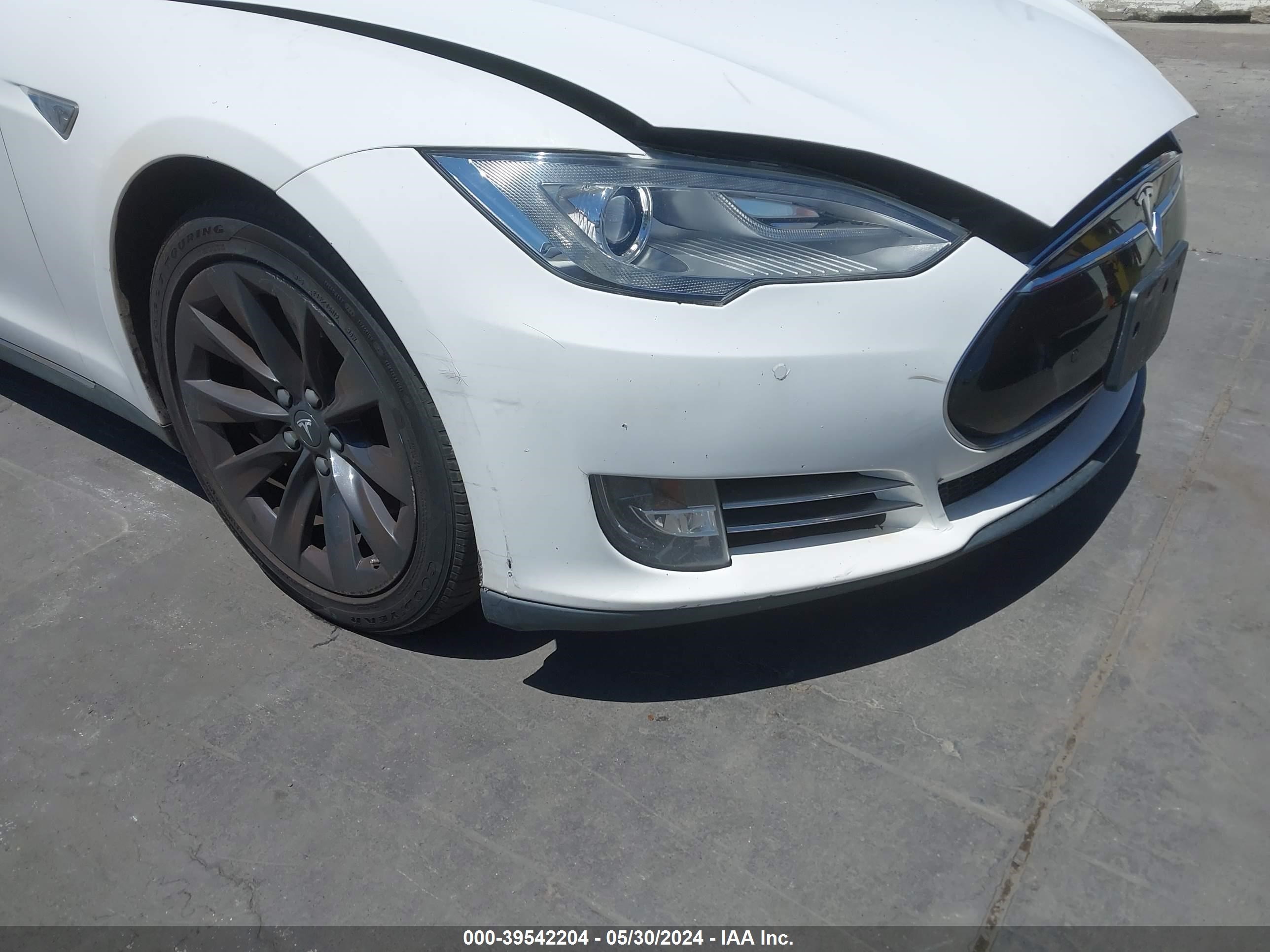 Photo 5 VIN: 5YJSA1H17EFP37794 - TESLA MODEL S 