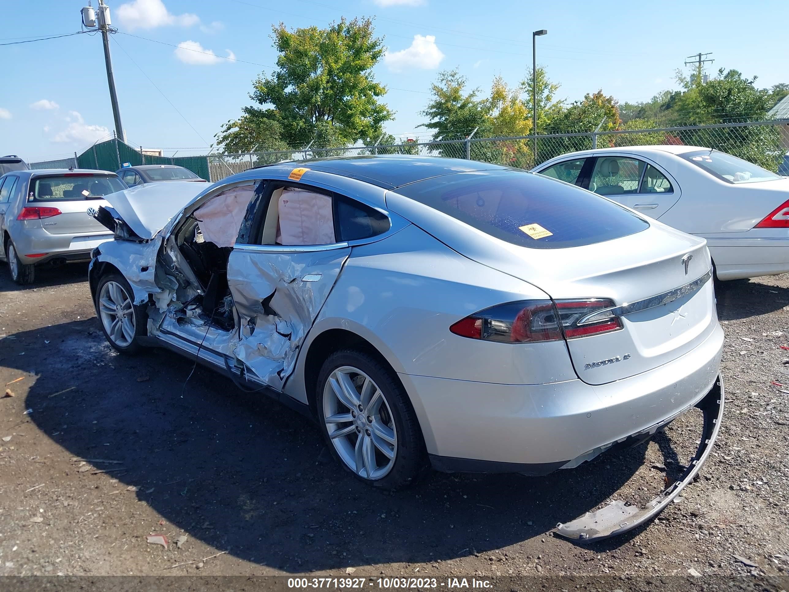 Photo 2 VIN: 5YJSA1H18EFP40185 - TESLA MODEL S 